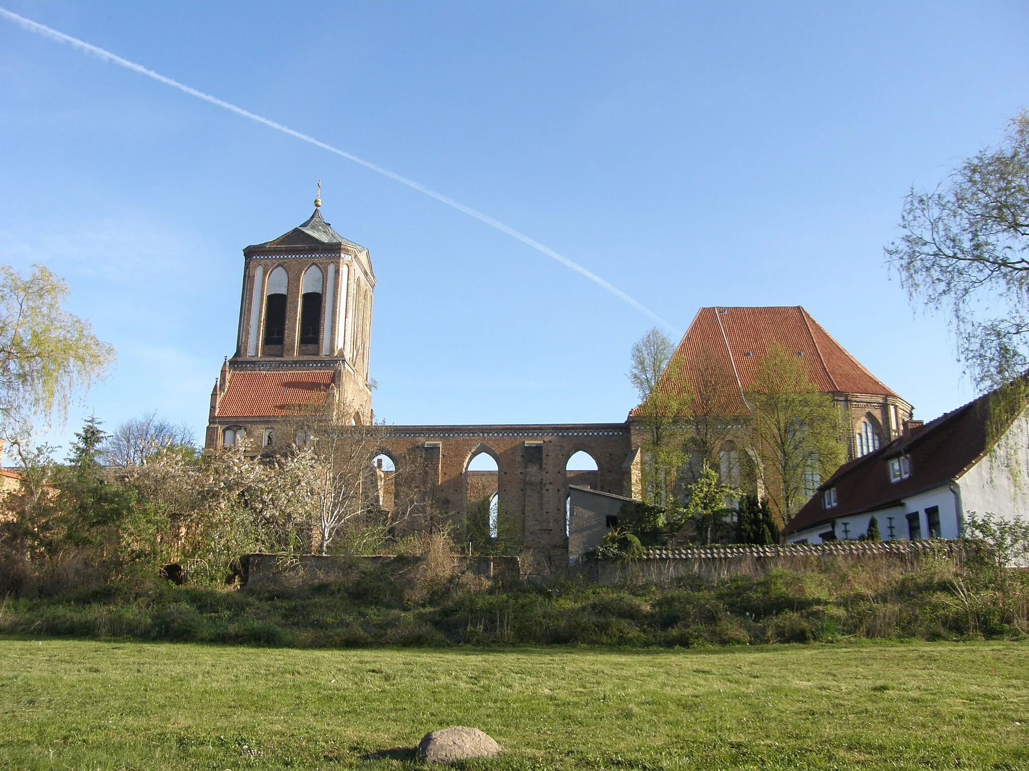 Photo showing: niecały kościół, ale czynny