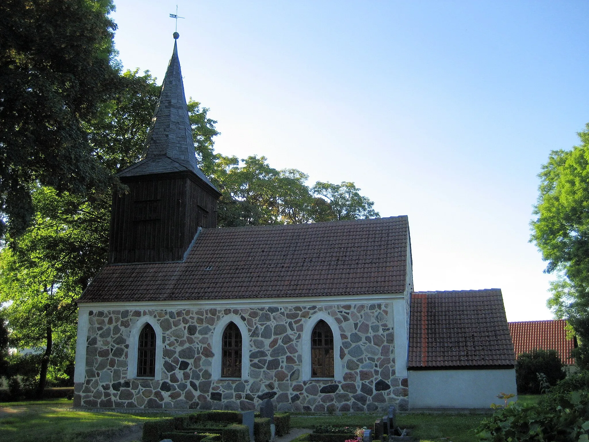 Photo showing: Kirche Polzow aus Blickrichtung Süden.