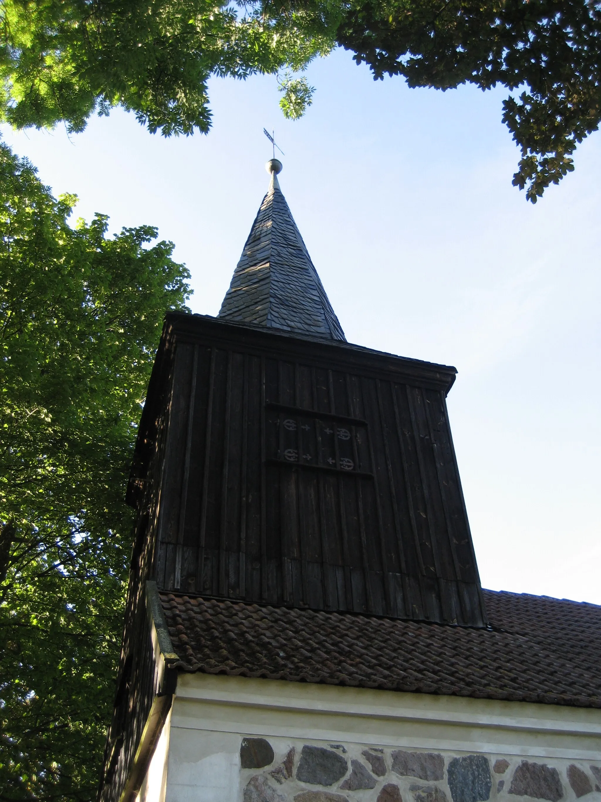 Photo showing: Kirchturm der Kirche Polzow.