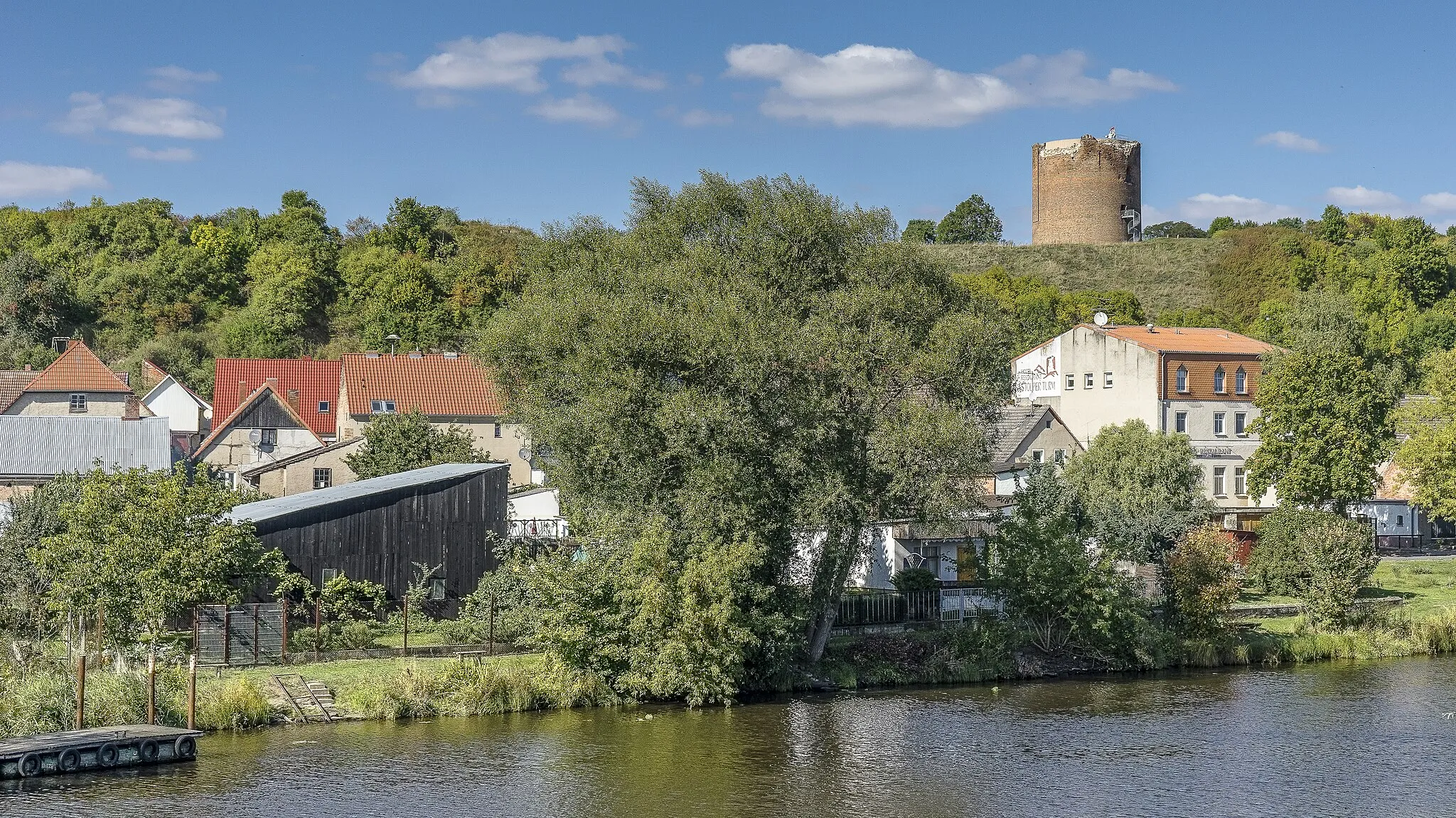 Photo showing: Angermuende/Stolpe, in the background the tower Stolpe also called from the locals "Gruetzpott"-"porridge pot"