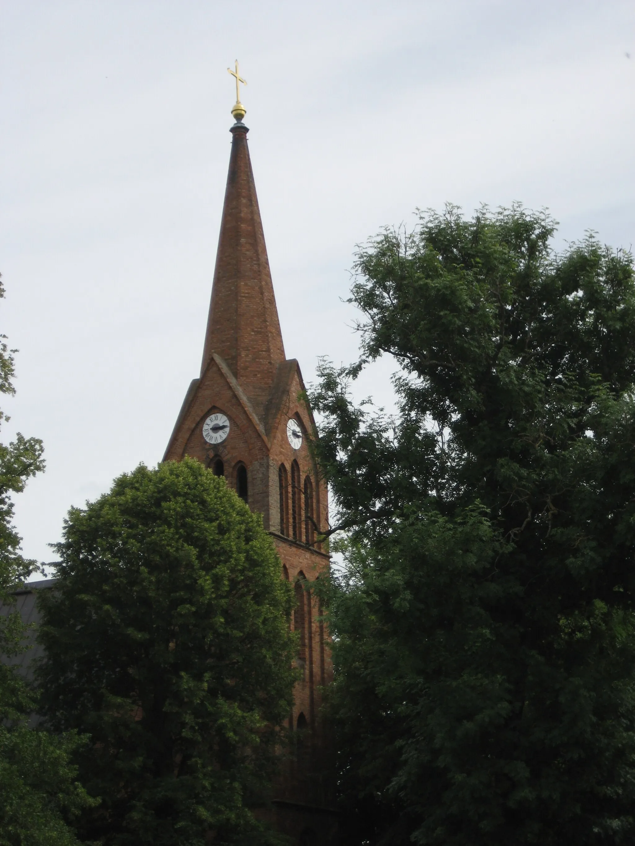 Photo showing: Kirchturm der Kirche Bergholz.