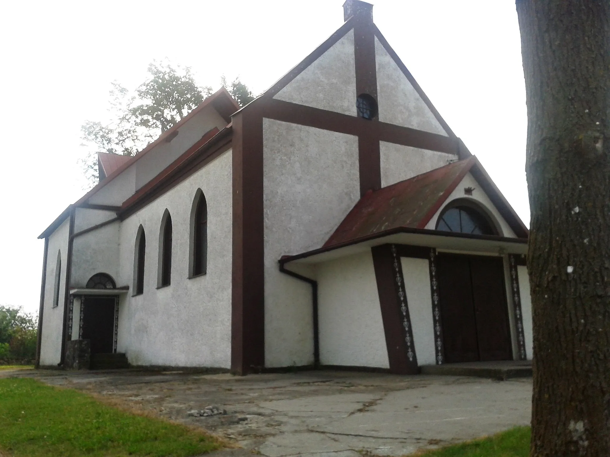 Photo showing: Brzeżno - rzymskokatolicki kościół parafialny p.w. Wniebowstąpienia Pańskiego