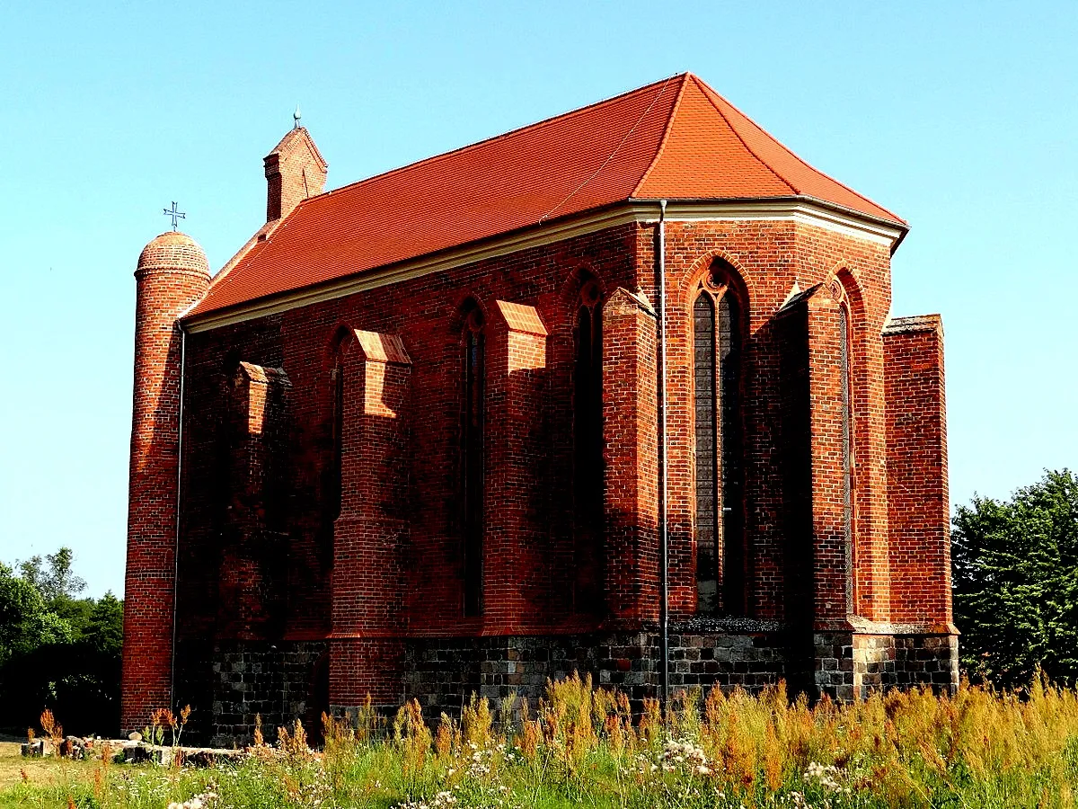 Photo showing: Chwarszczany. Kaplica templariuszy od XIII w.