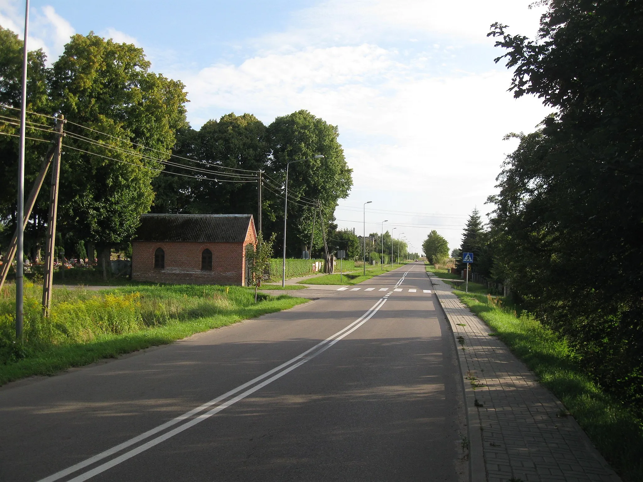 Photo showing: Charzyno - ul. Wojska Polskiego - wyjazd w kierunku Siemyśla