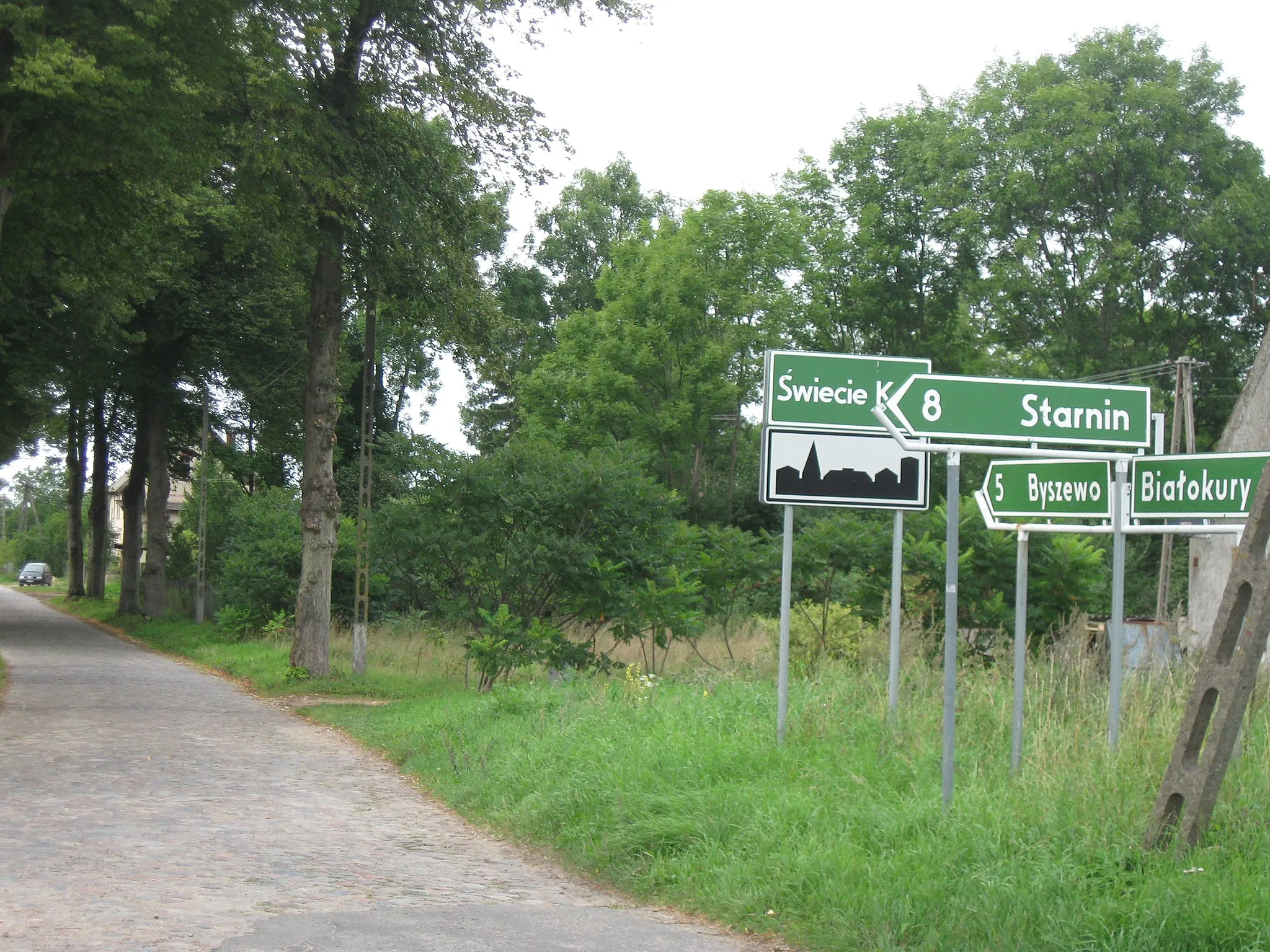 Photo showing: Skrzyżowanie dróg ze Starnina, Byszewa i Białokur w Świeciu Kołobrzeskim