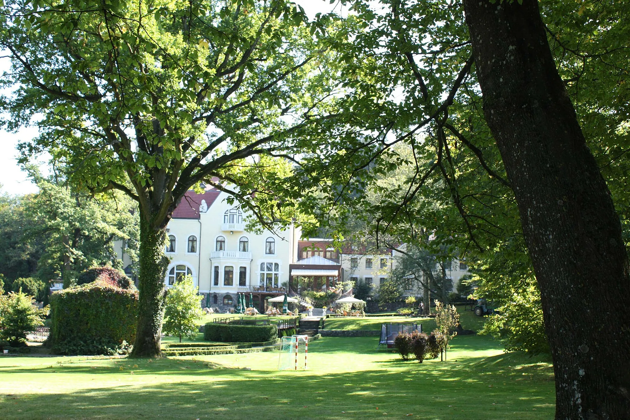 Photo showing: Strzekęcino - założenie pałacowo-parkowe, folwark