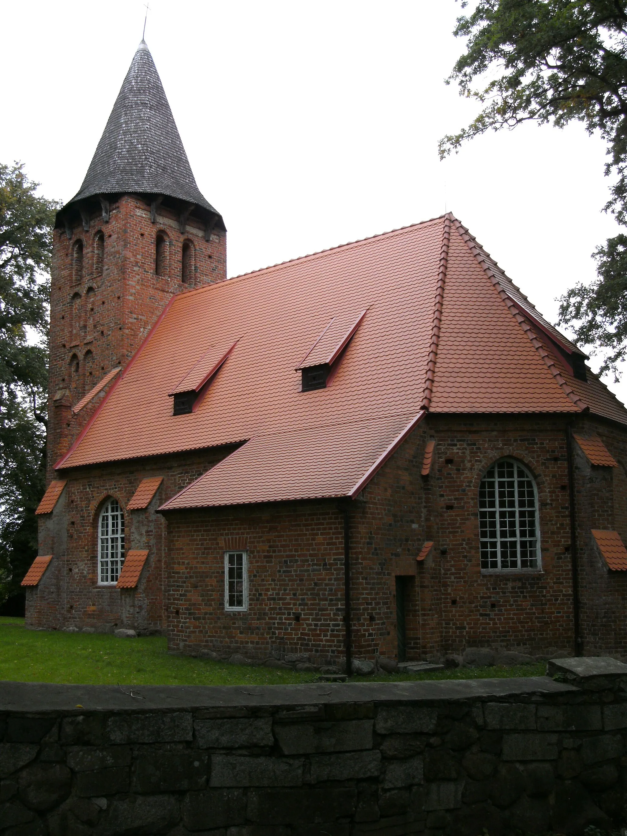 Photo showing: Exaltation of the Holy Cross church in Stary Jarosław, Gmina Darłowo, Sławno County, West Pomeranian Voivodeship, Poland