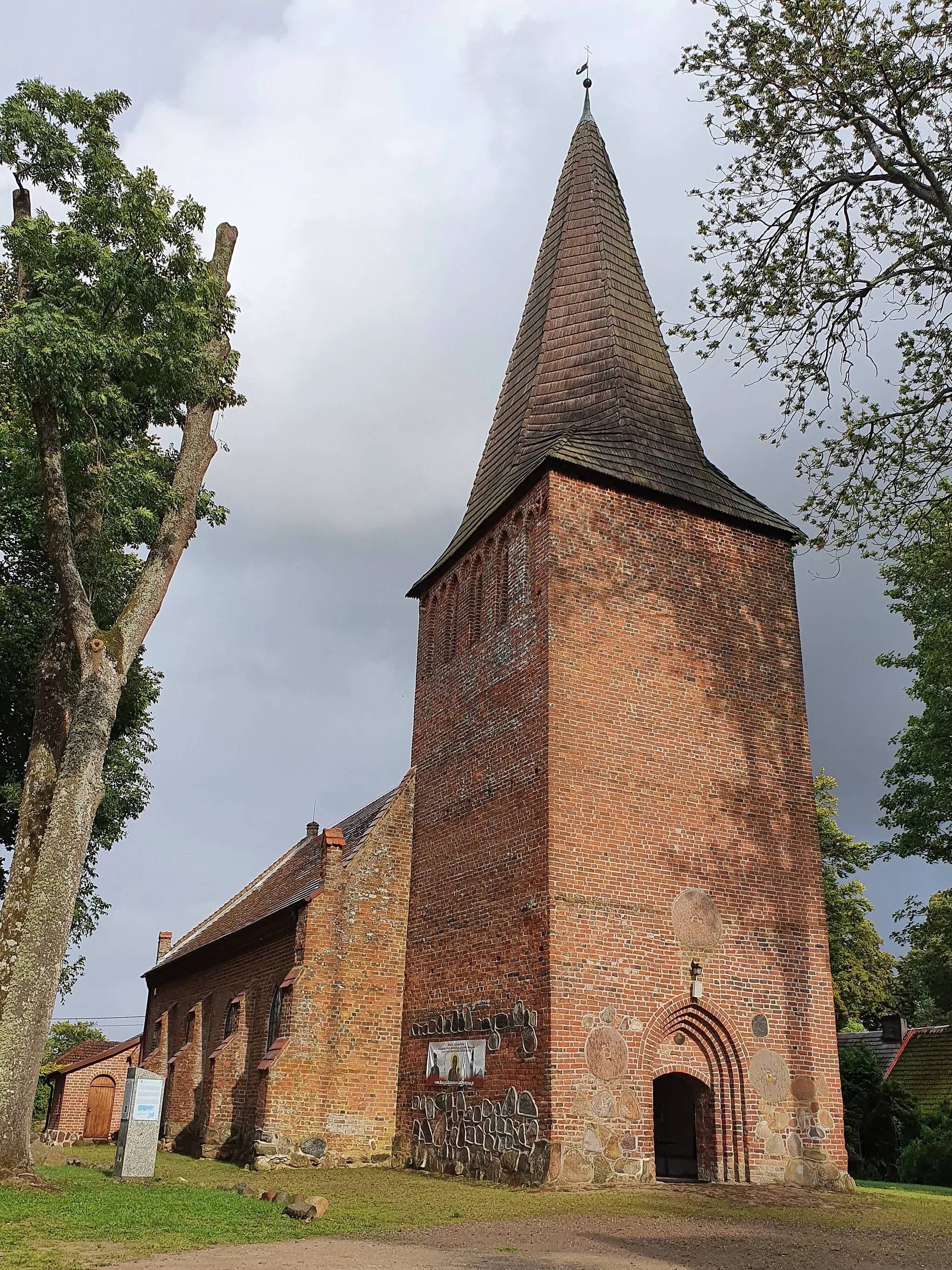 Photo showing: Kościół św. Antoniego Padewskiego z XIV wieku w Osiekach (1535-1945 luterański)