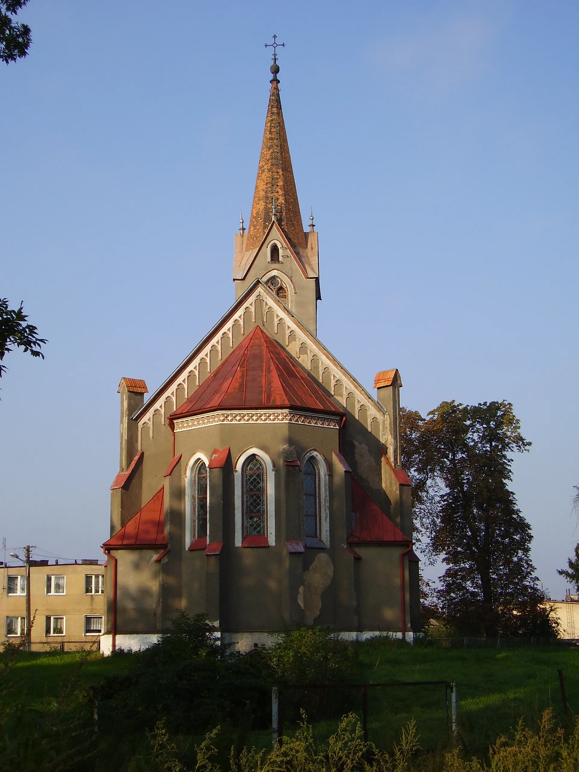 Photo showing: Lubiechowo, kościół św. Józefa Oblubieńca; autor zdjęcia Uczeń; 14.10.2006 r.