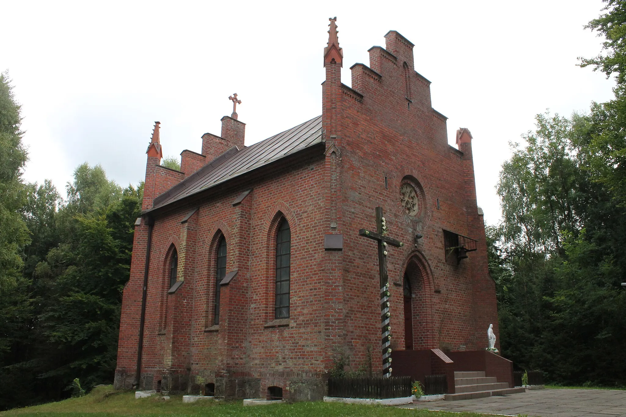 Photo showing: Krępa - dawna kaplica cmentarna, obecnie kościół filialny p.w. Trójcy Świętej