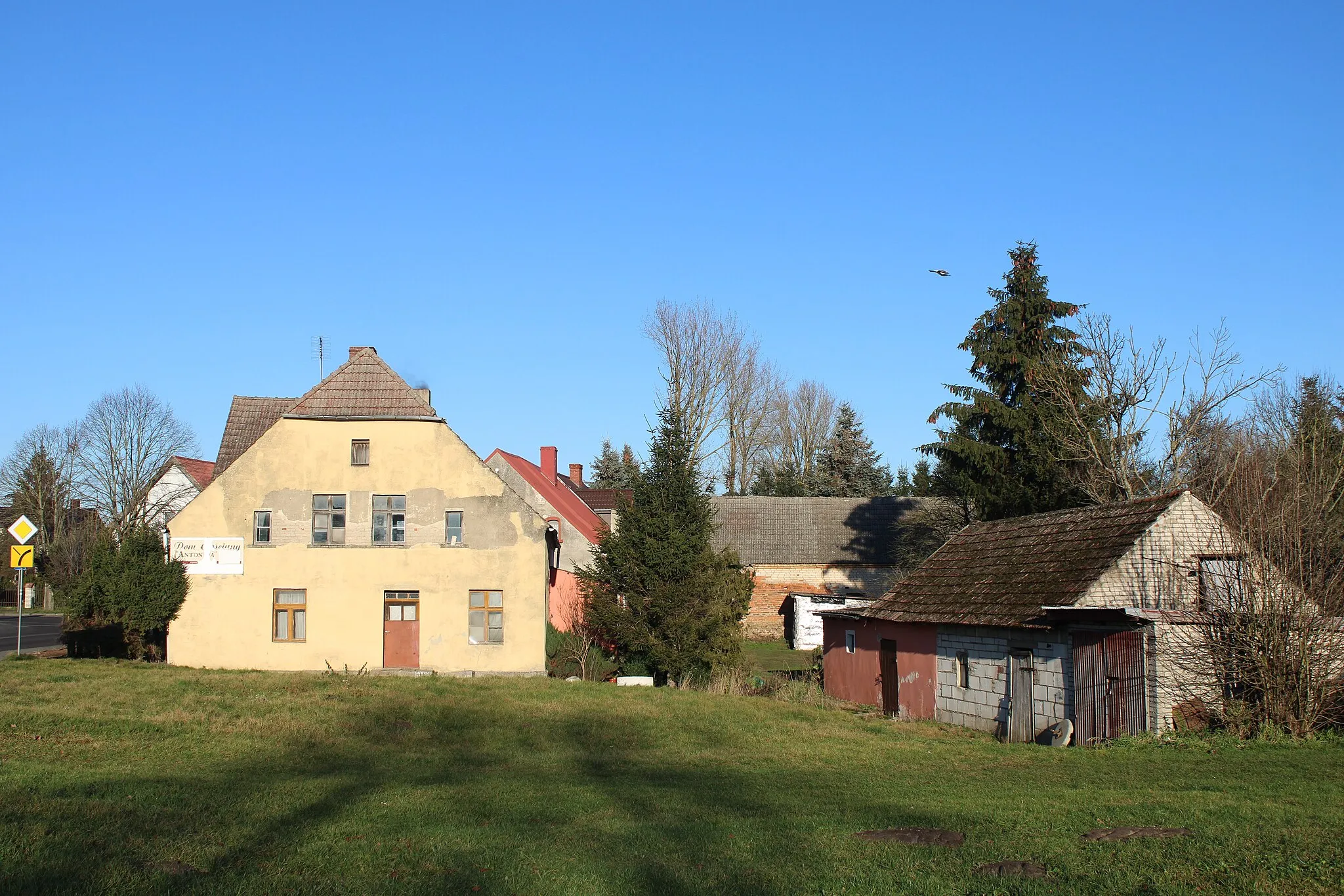 Photo showing: budynek nr 11 przy ul. Nadmorskiej w Karnicach