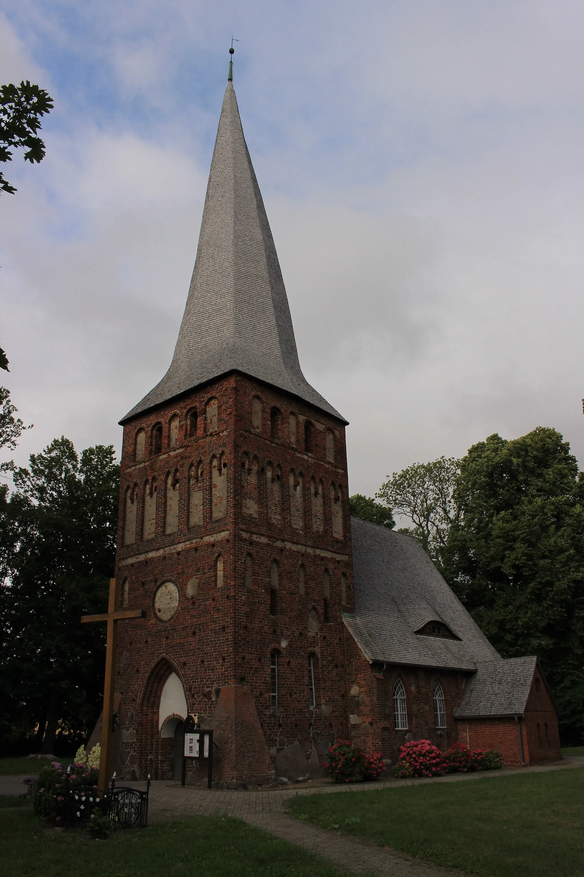 Photo showing: Iwięcino - kościół MB Królowej Polski