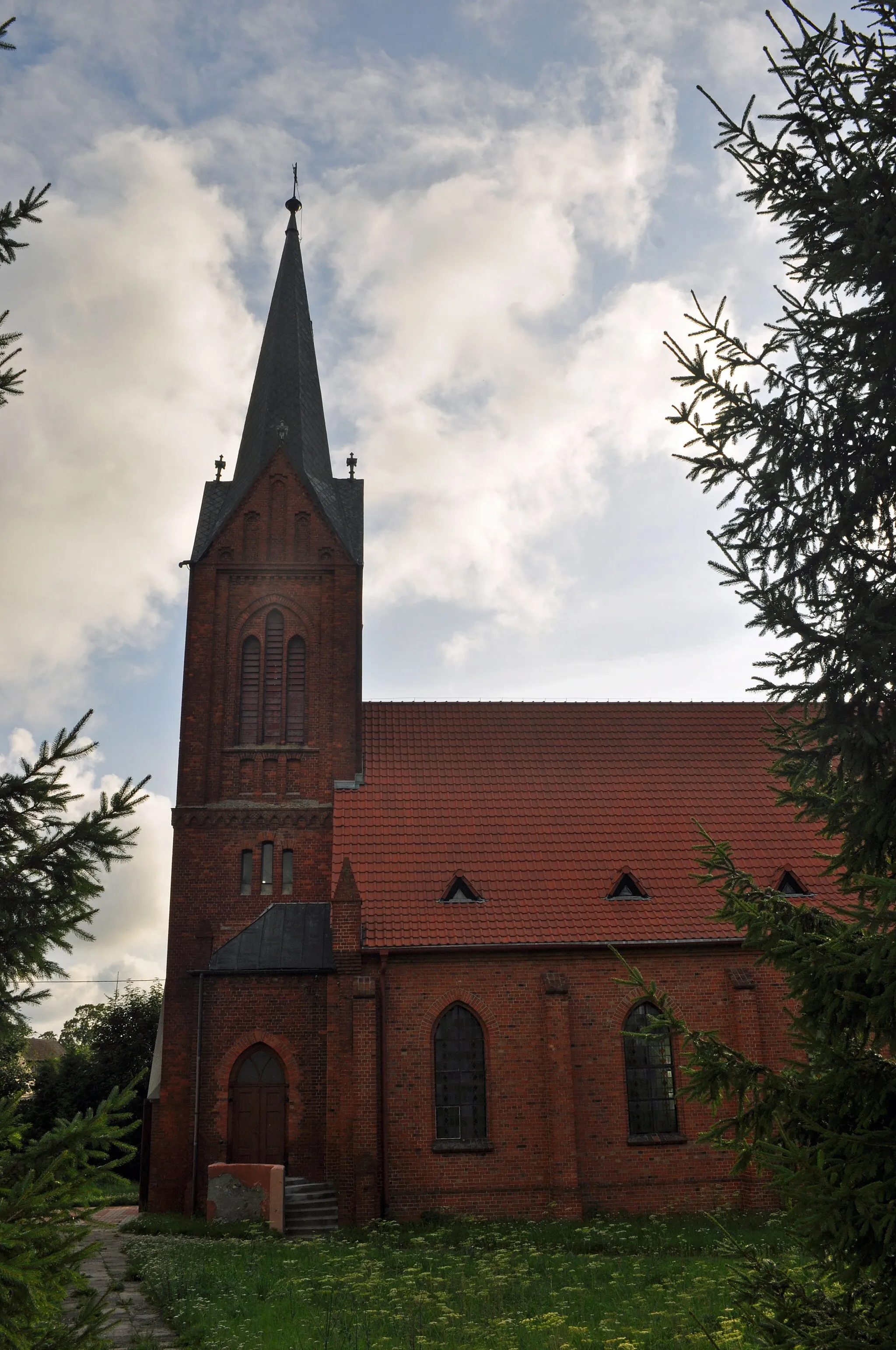 Photo showing: Gostyń - rzymskokatolicki kościół parafialny p.w. NMP Królowej Polski