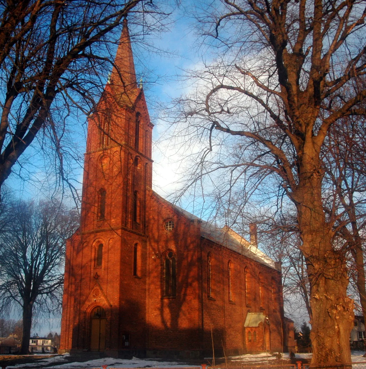 Photo showing: Kościół w Dygowie zimą 2010 roku