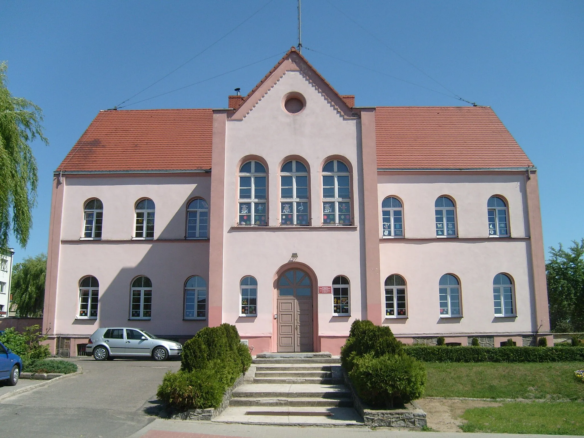 Photo showing: Saint Faustina Catholic Primary School, built in 1851, Spokojna Street, Trzcianka.