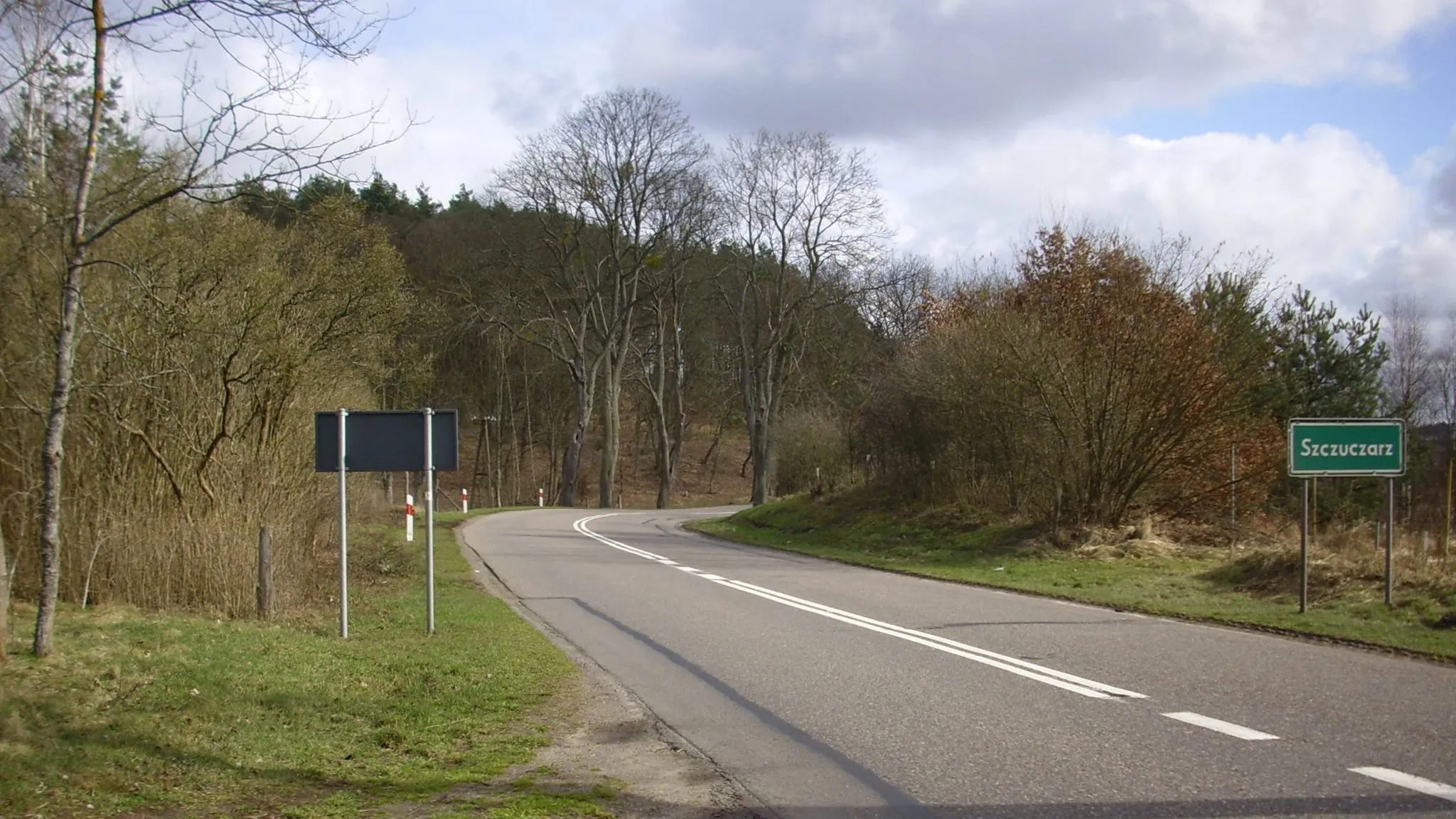 Photo showing: Wjazd drogą nr 22 do Szczuczarza od strony zachodniej.