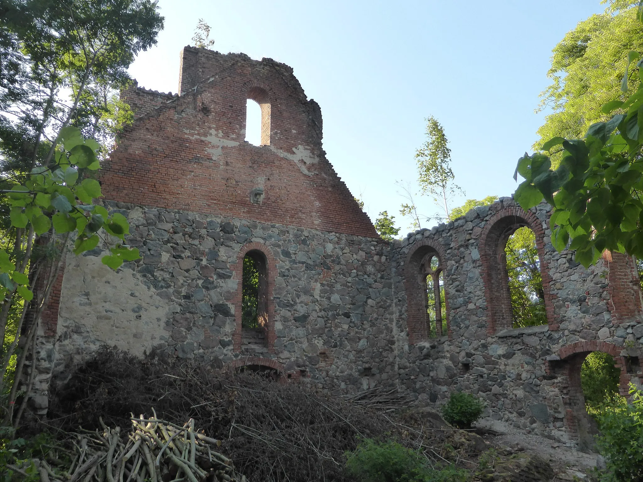Photo showing: Ruins of church in Suliborek, Poland