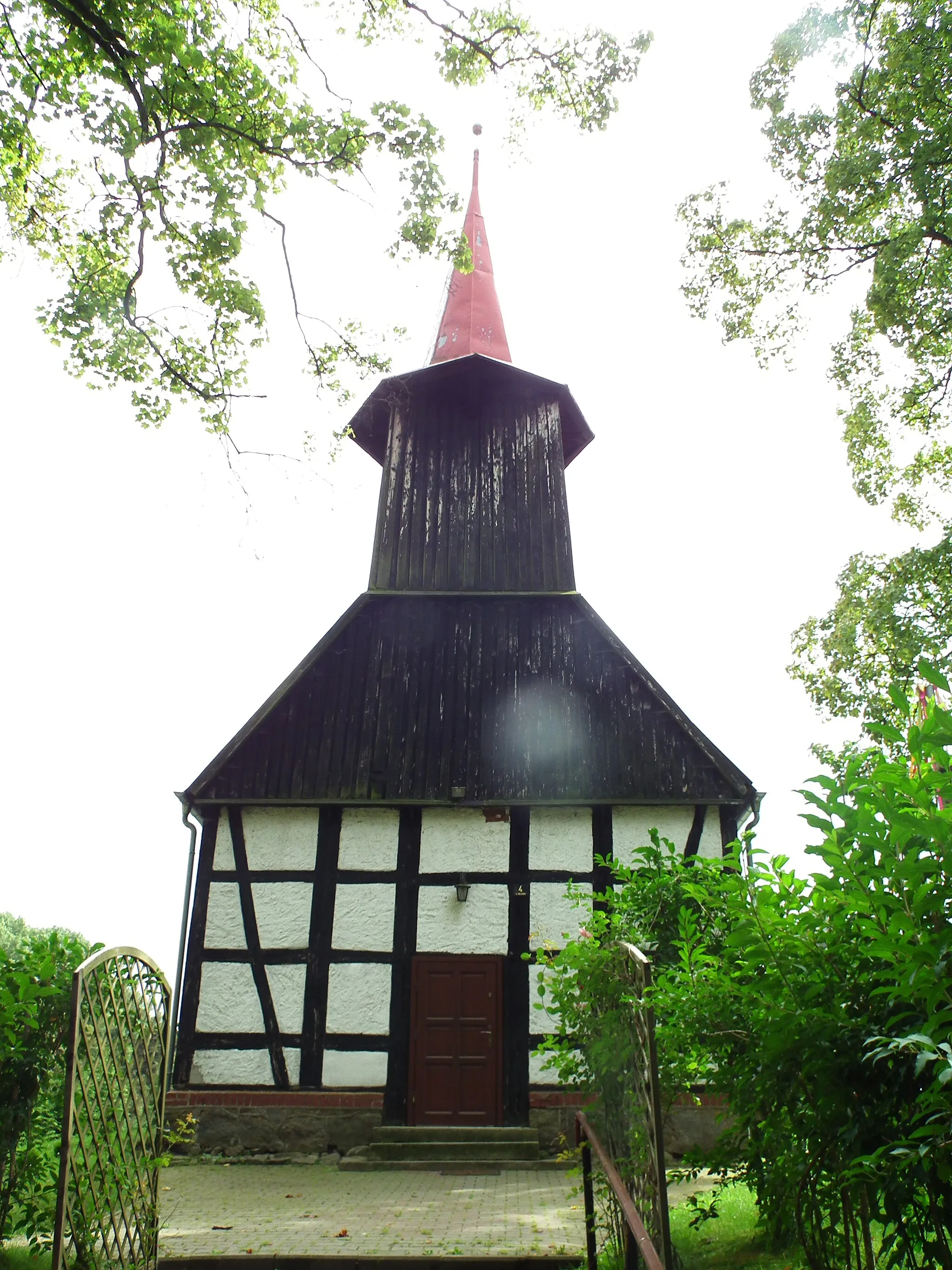 Photo showing: Kościół św. Antoniego Padewskiego w St. Worowie.