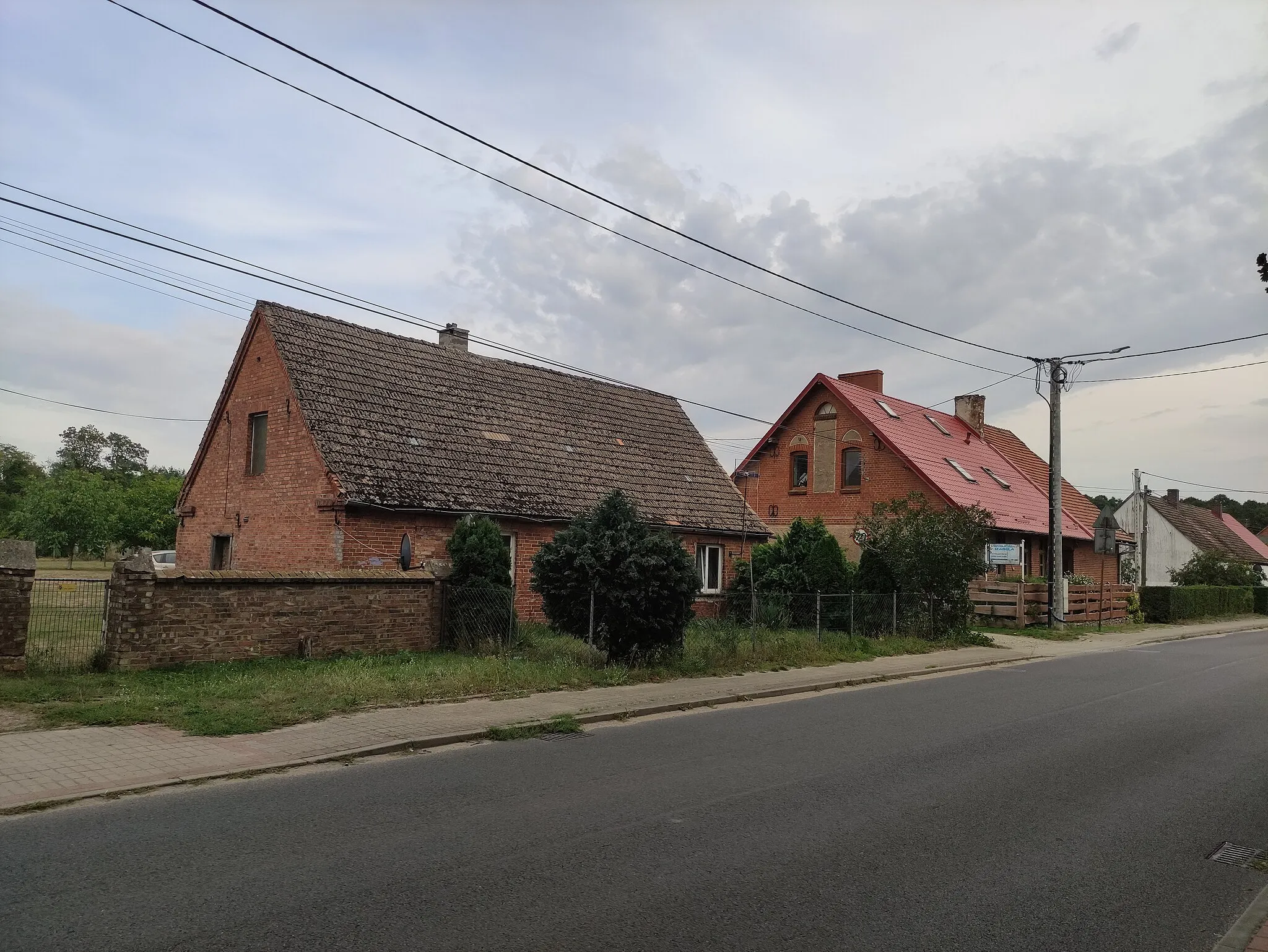 Photo showing: Zabudowania we wsi