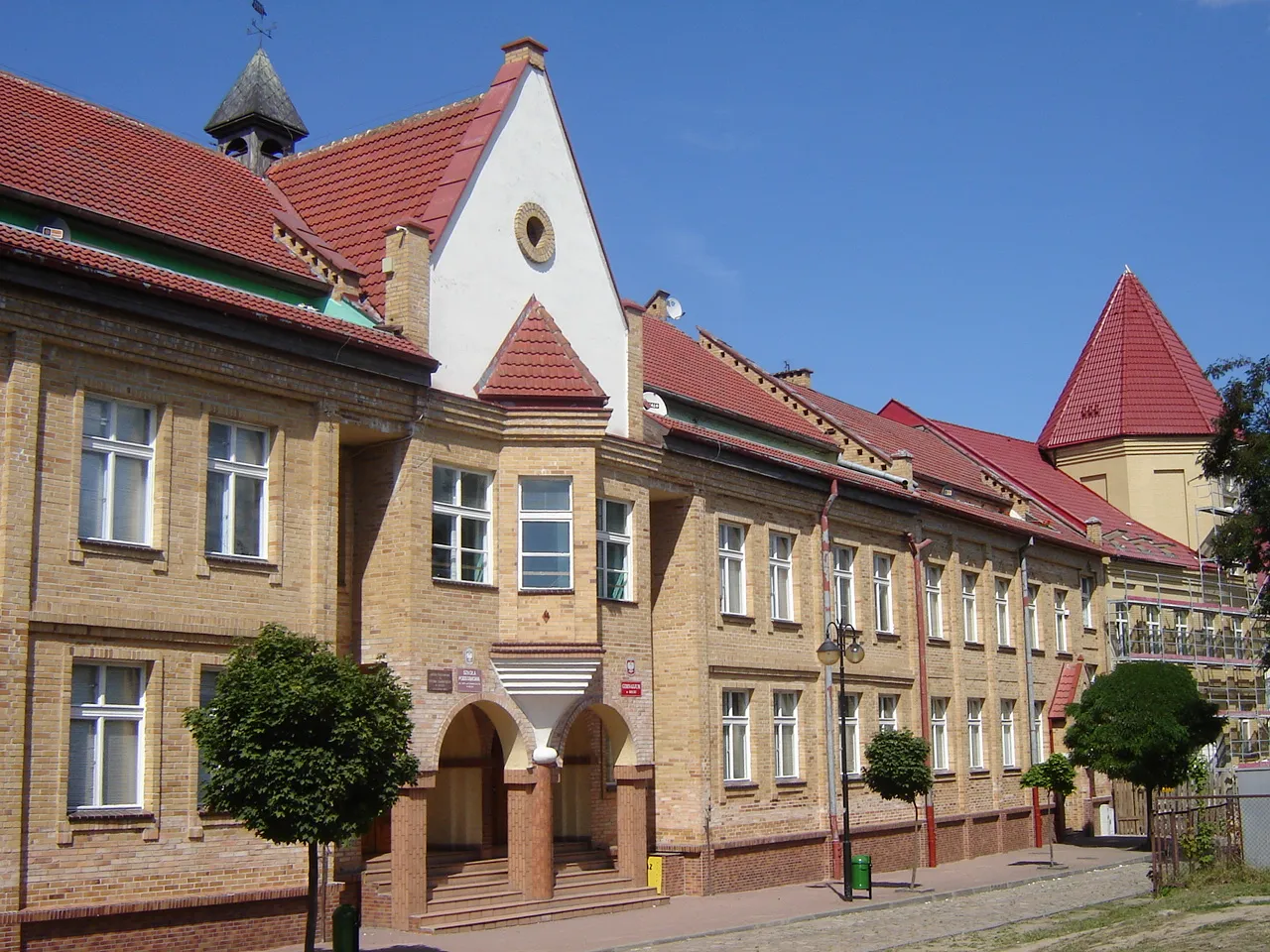 Photo showing: Szkoła Podstawowa i Gimnazjum w Reczu.
