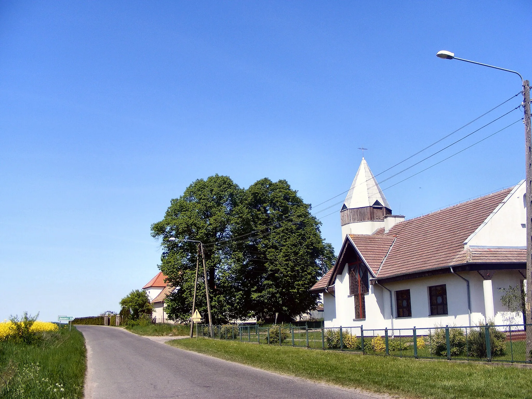 Photo showing: Osina – rzymskokatolicki kościół filialny p.w. Matki Bożej Bolesnej, 1990-1993