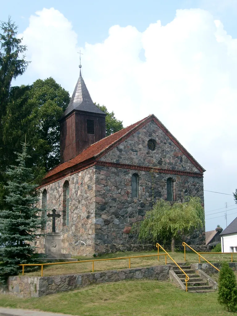 Photo showing: Łowicz Wałecki - rzymskokatolicki kościół filialny p.w. Zesłania Ducha Świętego, 1837 (z kamienia ciosanego)