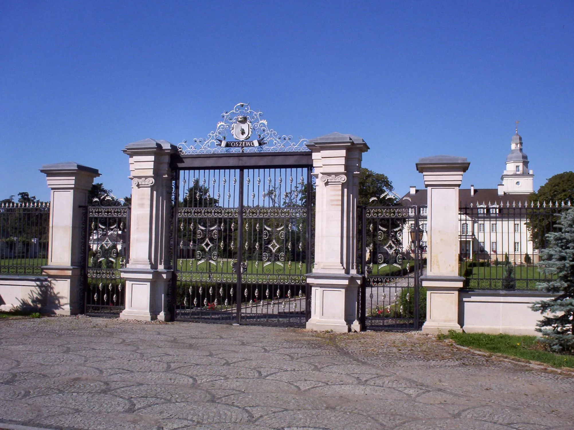 Photo showing: Brama do pałacu w Koszewie (gm. Stargard Szczeciński)