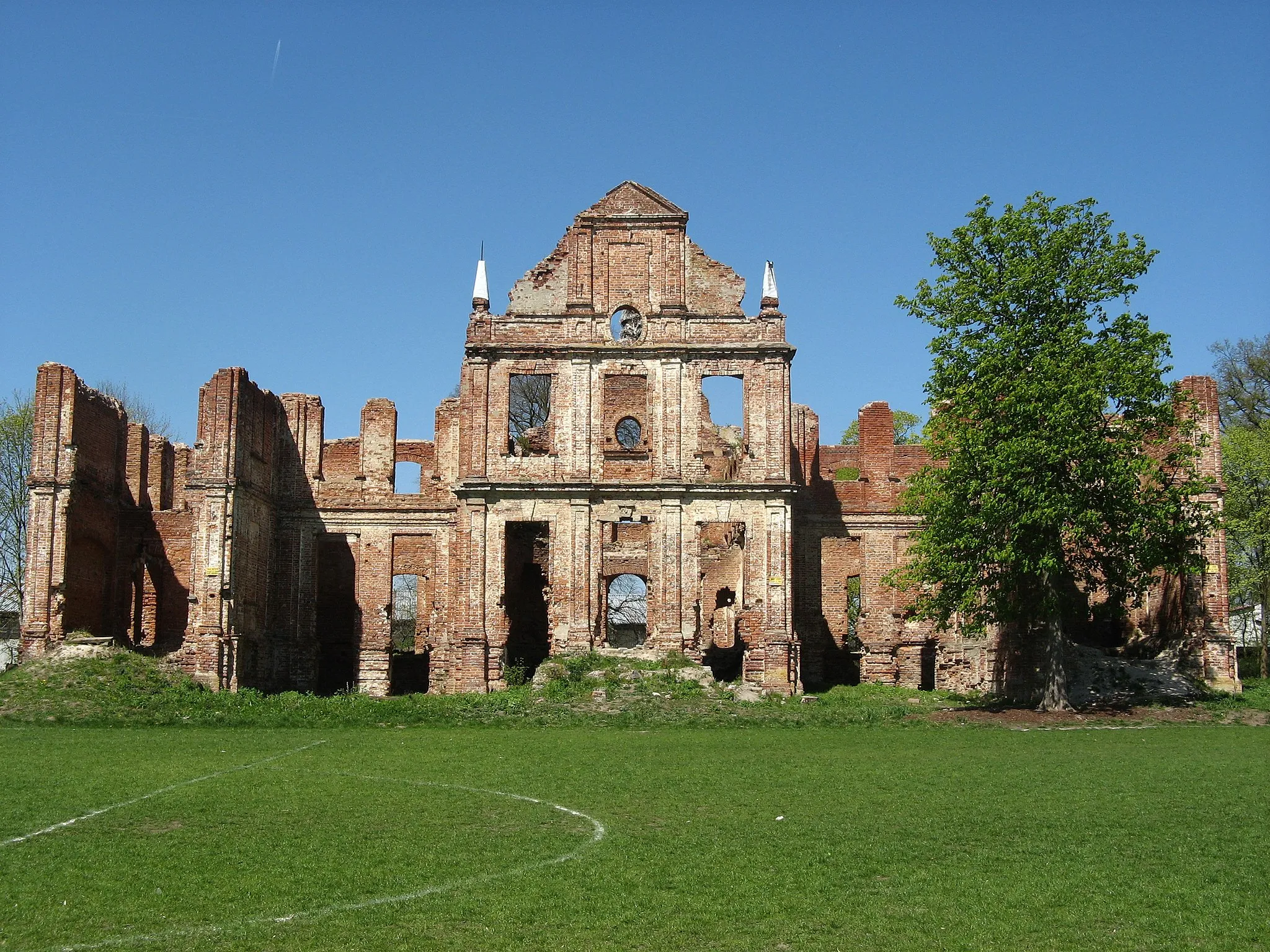 Photo showing: Ruiny pałacu Golców w Kłębowcu