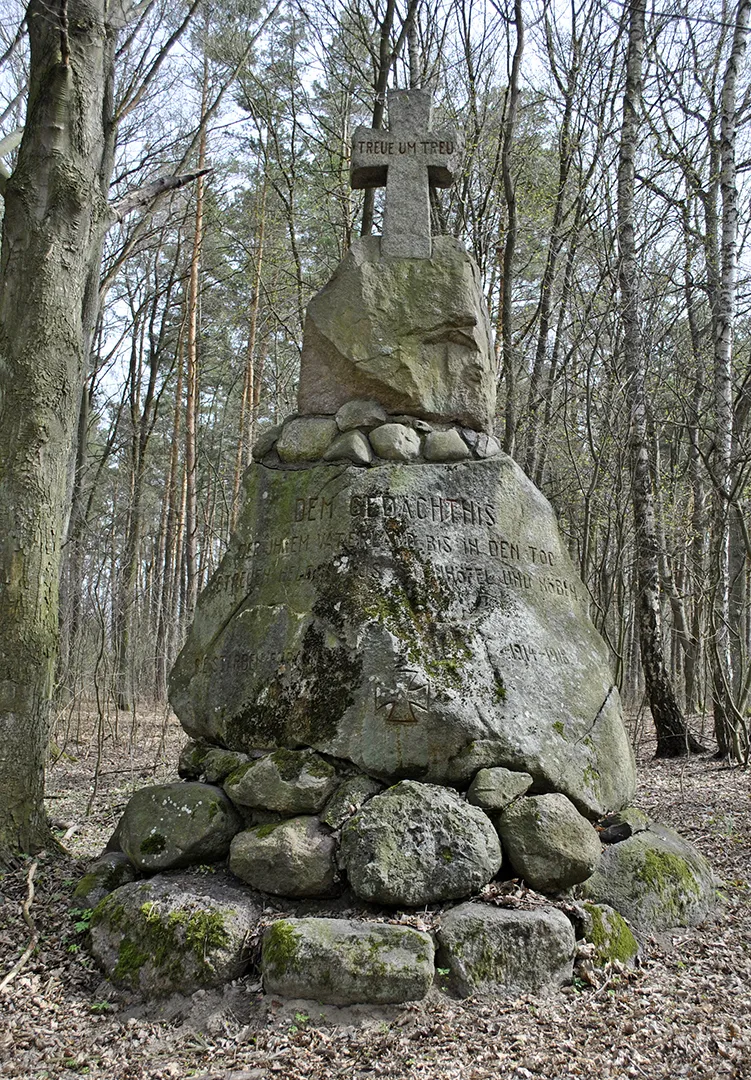 Photo showing: Pomnik poległych w I wojnie światowej na cmentarzu ewangelickim w Kamiennym Moście.