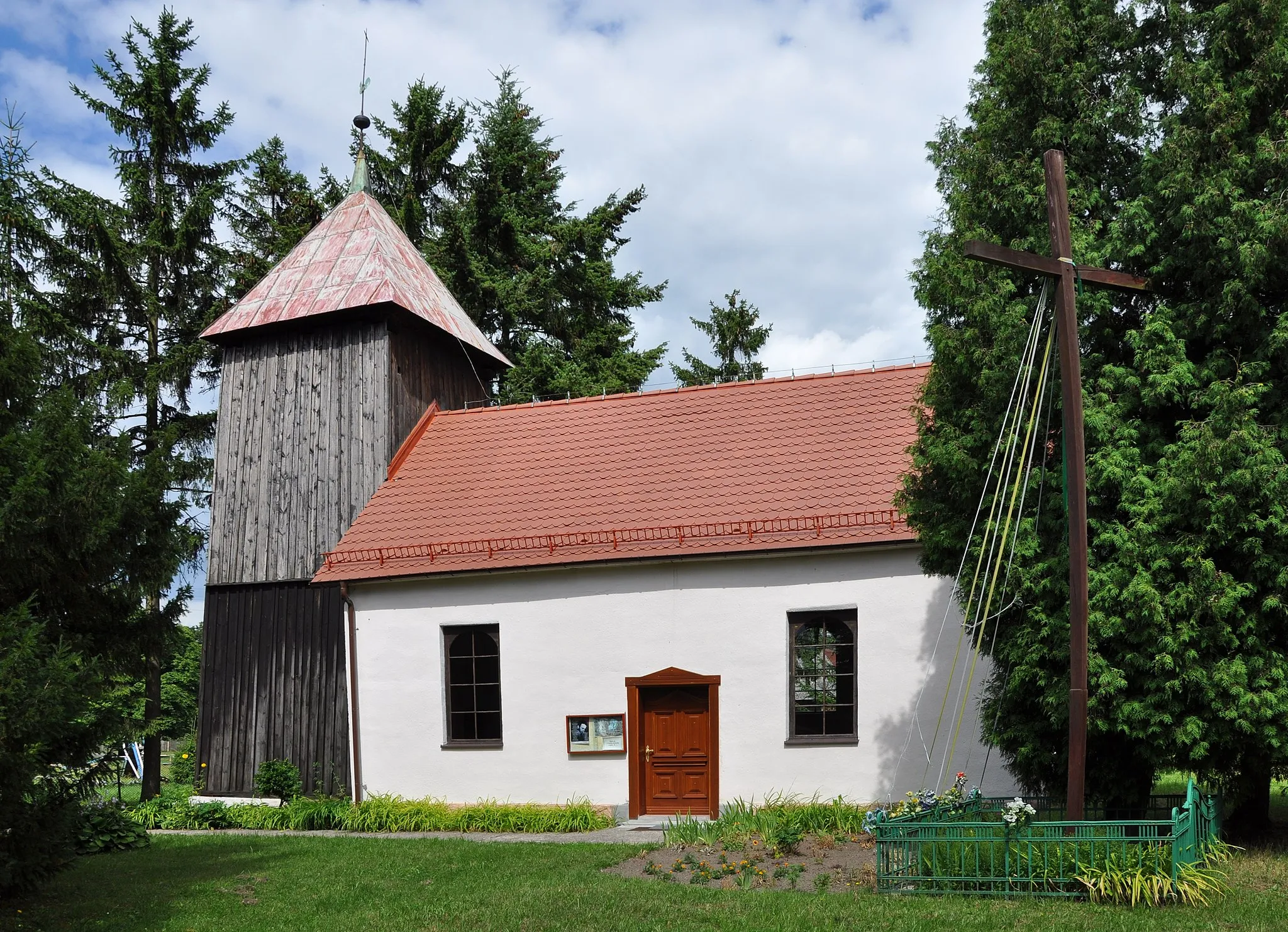 Photo showing: St. Stanislaus of Szczepanów Roman Catholic Church in Glewice – southside