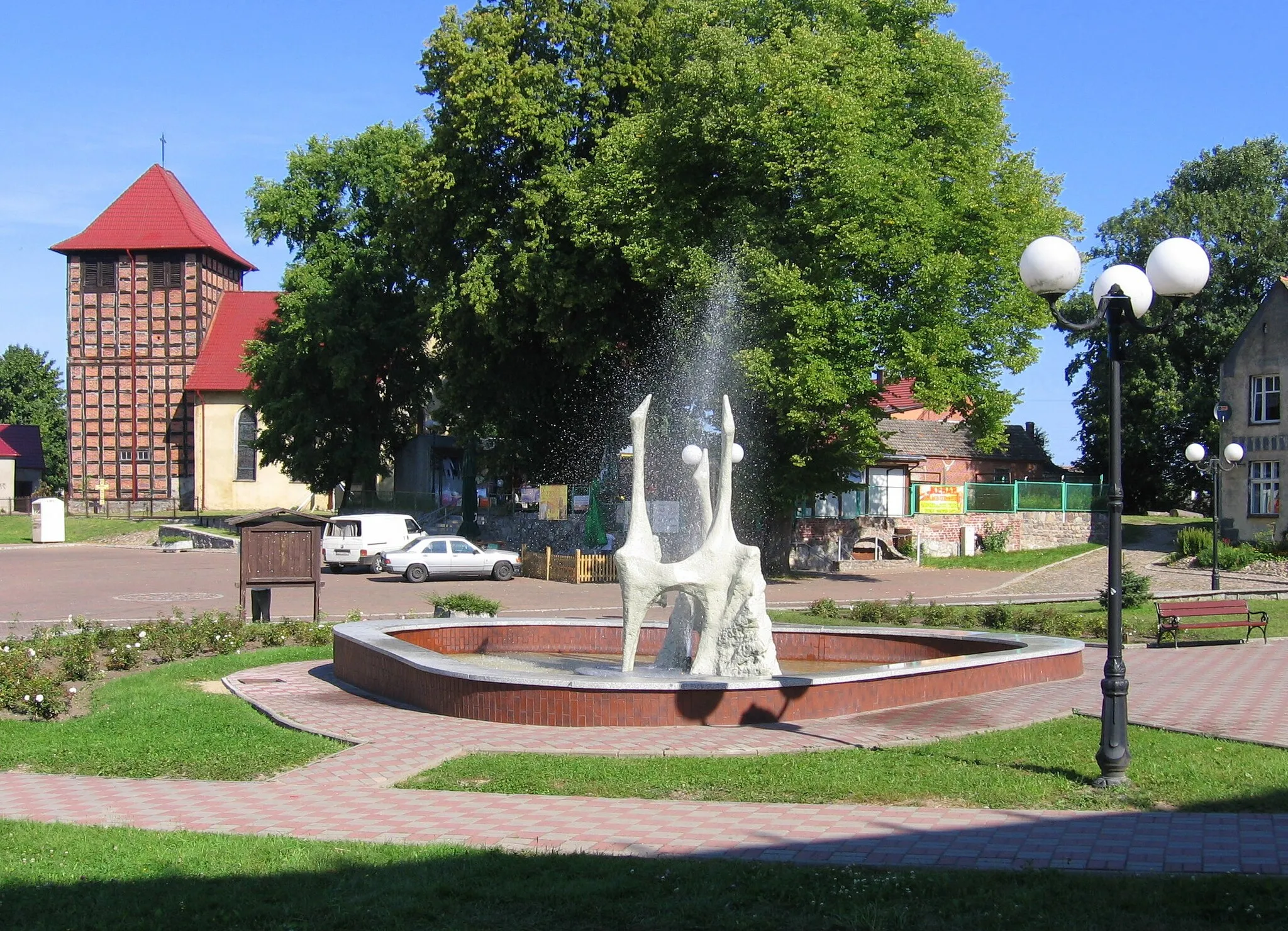 Photo showing: Fountain on Wolności Square in Drawno, Poland