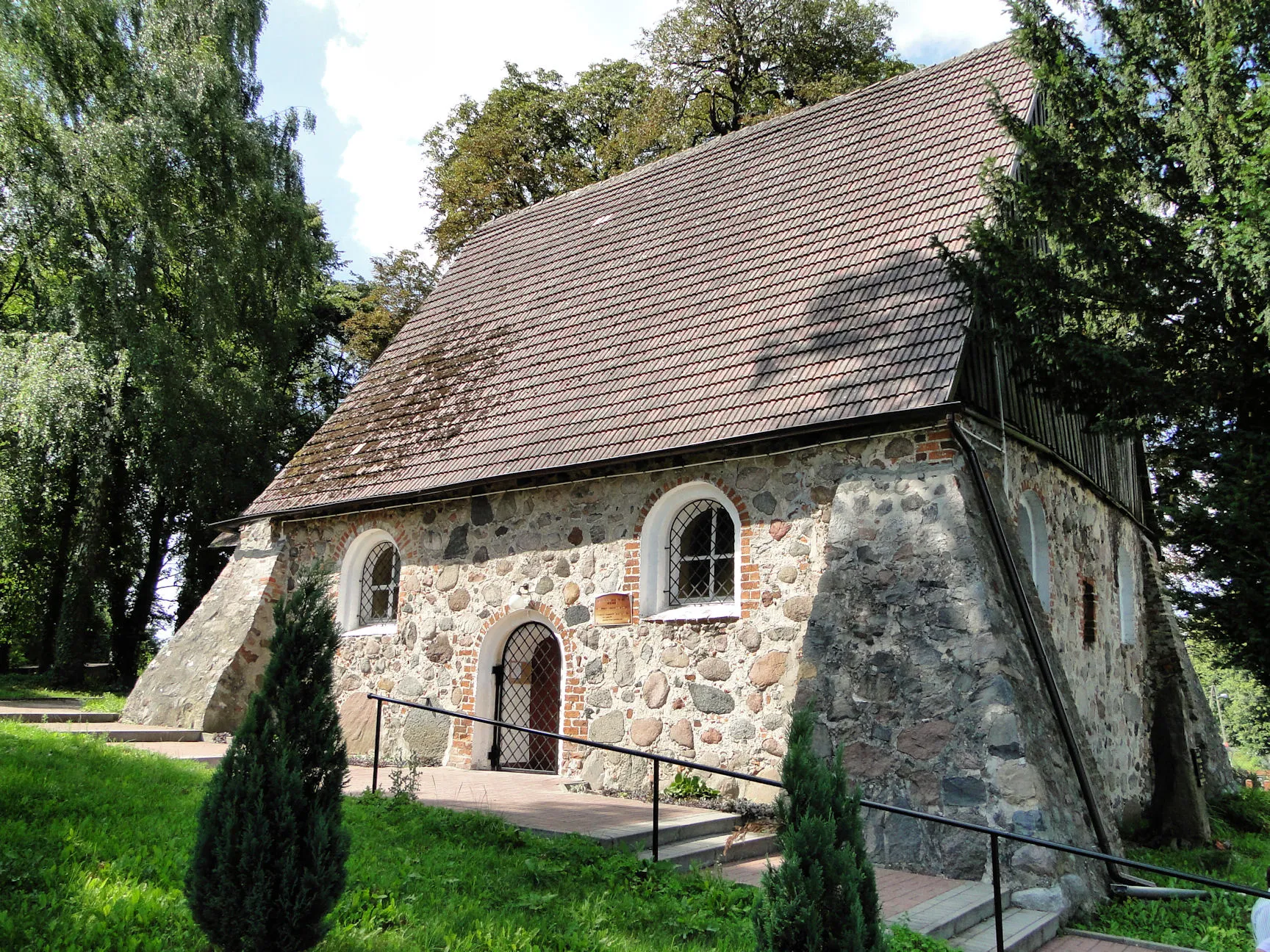 Photo showing: The stone Church of Saint Matthew in Poland.