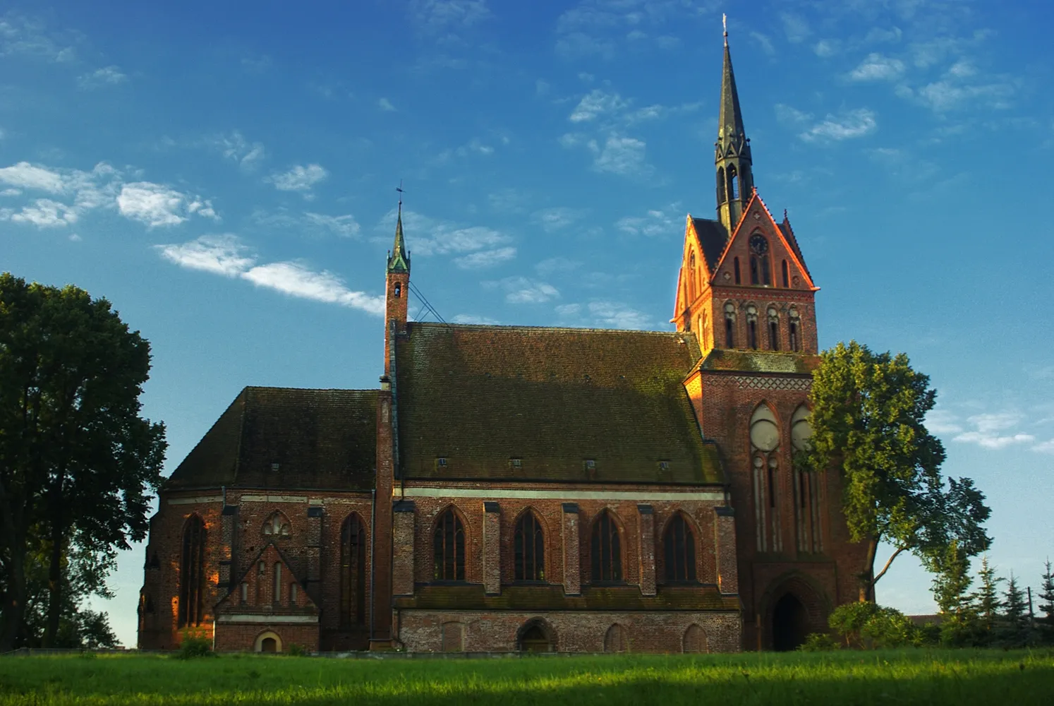 Photo showing: Chociwel - gotycki ceglany kościół parafialny