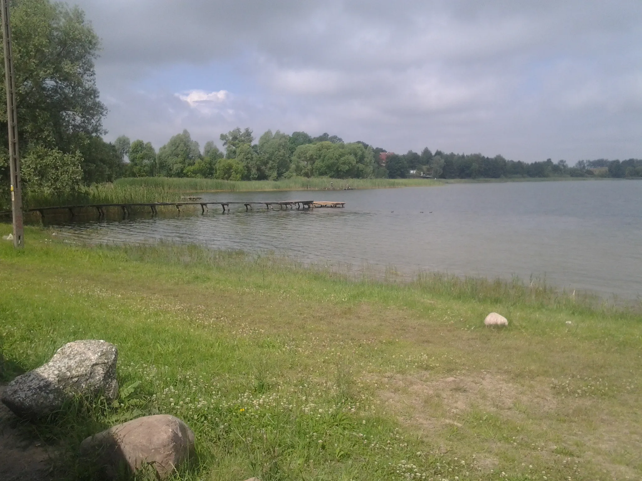Photo showing: Miejsce wodowania łodzi na Jeziorze Chłopowo