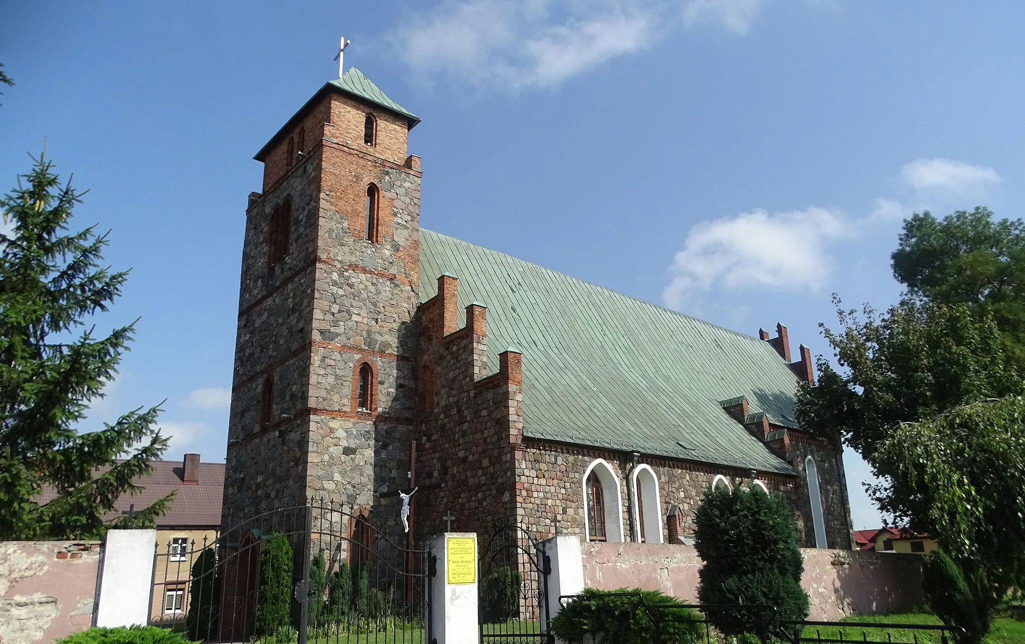 Photo showing: Kościół parafialny Matki Bożej Wspomożenia Wiernych w Baniach, 1240-1250