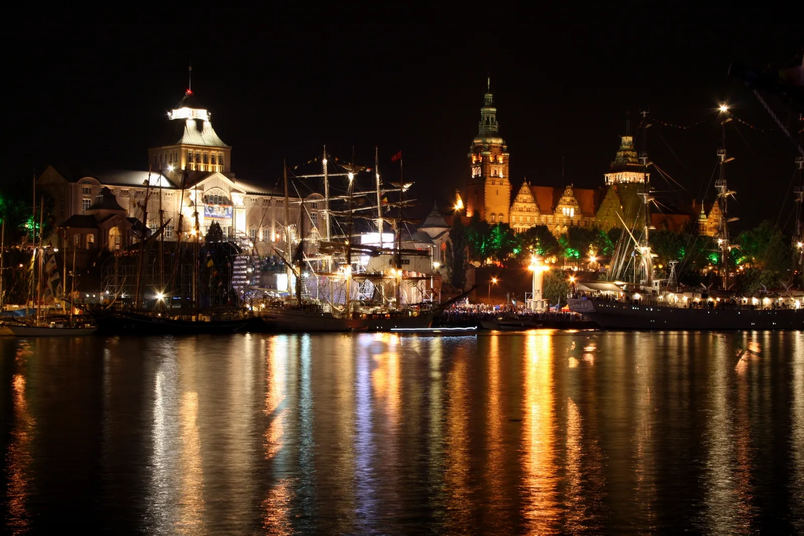 Photo showing: Szczecin by night (as seen from Łasztownia)