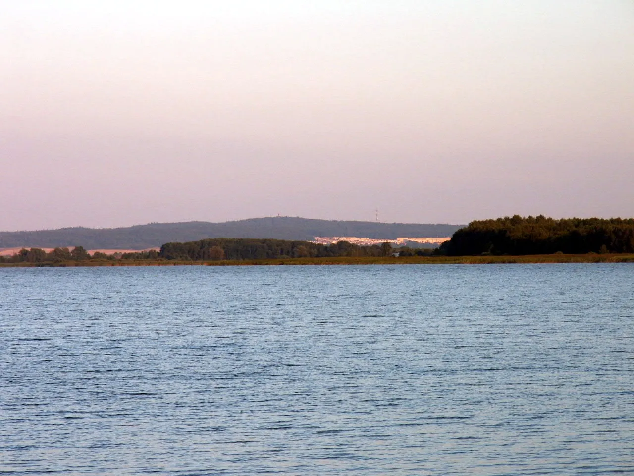 Photo showing: Jezioro Jamno, widok na Górę Chełmską