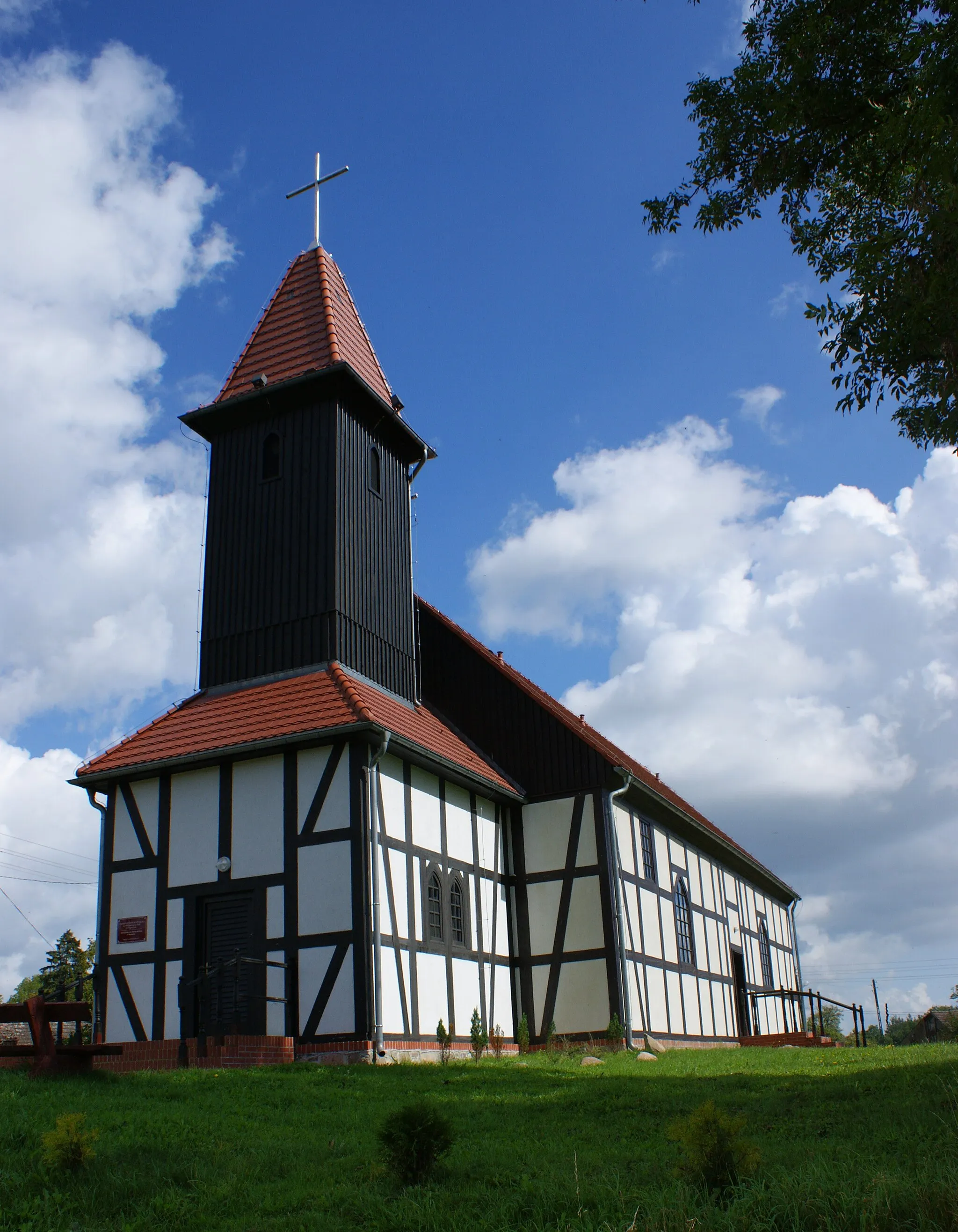 Photo showing: Brzeźniak - rzymskokatolicki kościół filialny (o konstrukcji ryglowej) p.w. św. Mikołaja Biskupa z XIX w