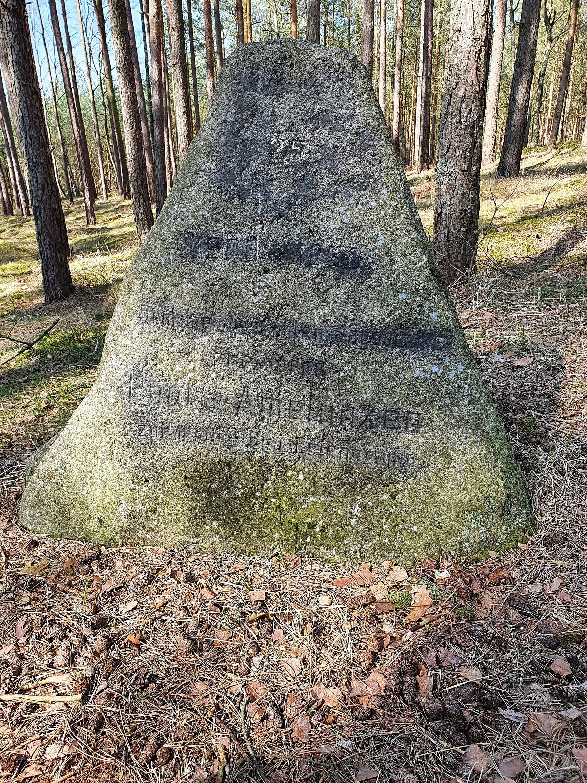 Photo showing: Kamień pamiątkowy na Górze Lotnika