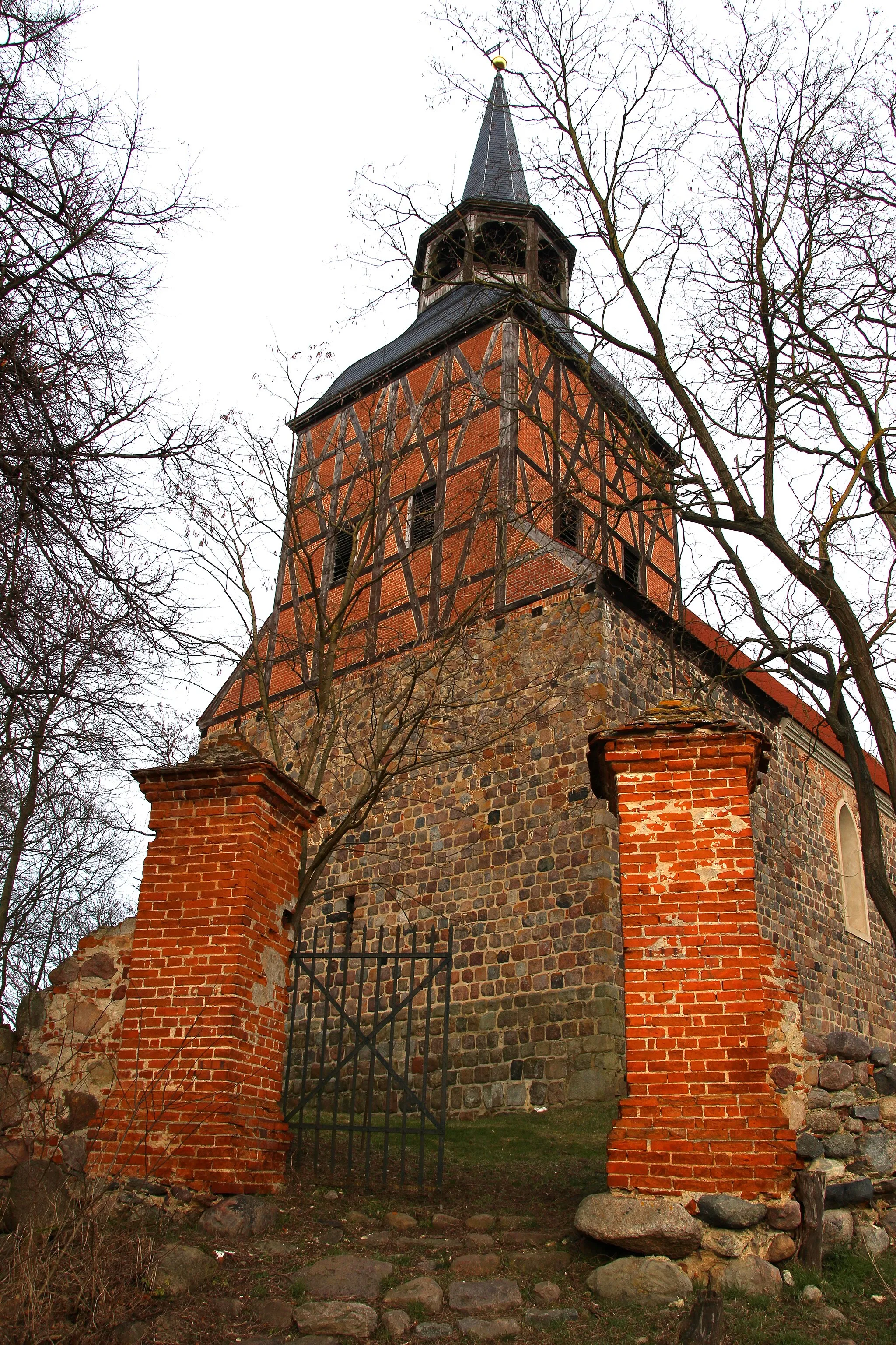 Photo showing: Dorfkirche von Südwesten