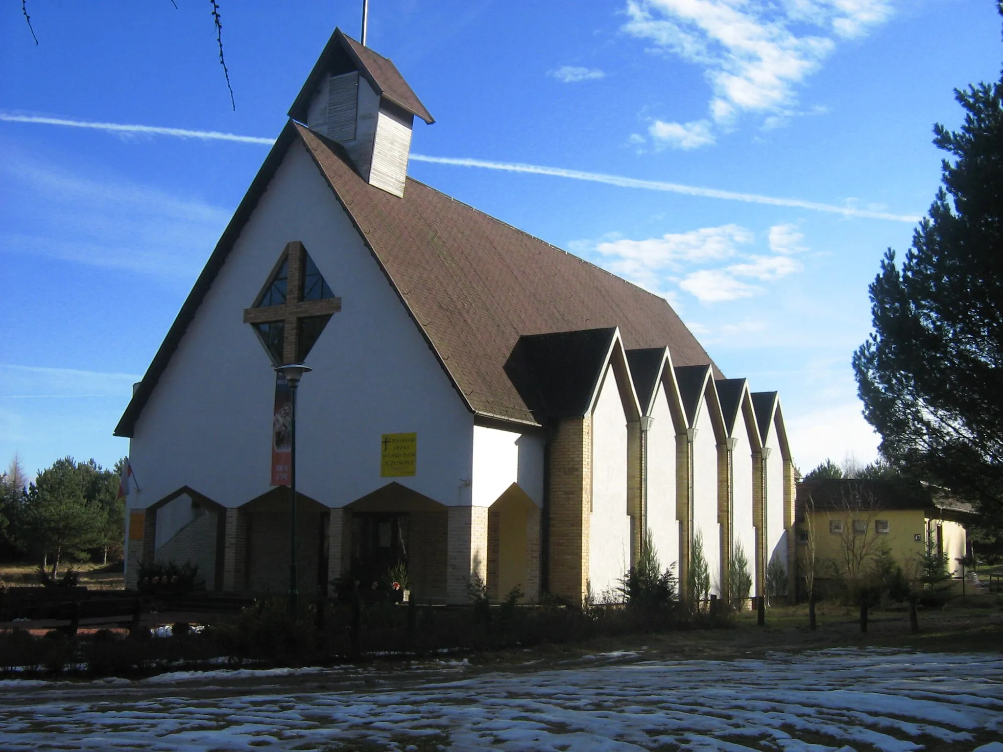 Photo showing: Wisełka, ul. Nowowiejska 47 - rzymskokatolicki kościół parafialny p.w. św, Józefa Opiekuna Rodzin.