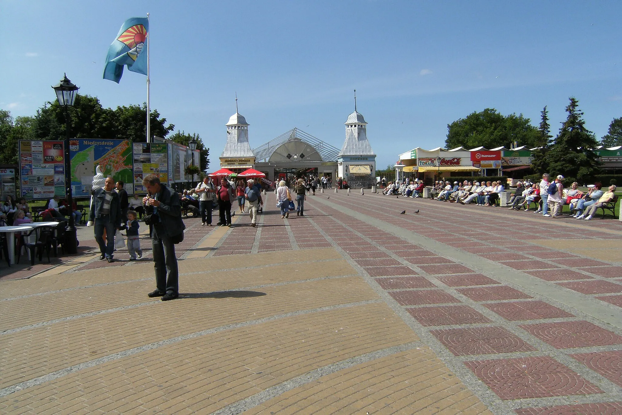 Photo showing: Międzyzdroje, promenade and pier