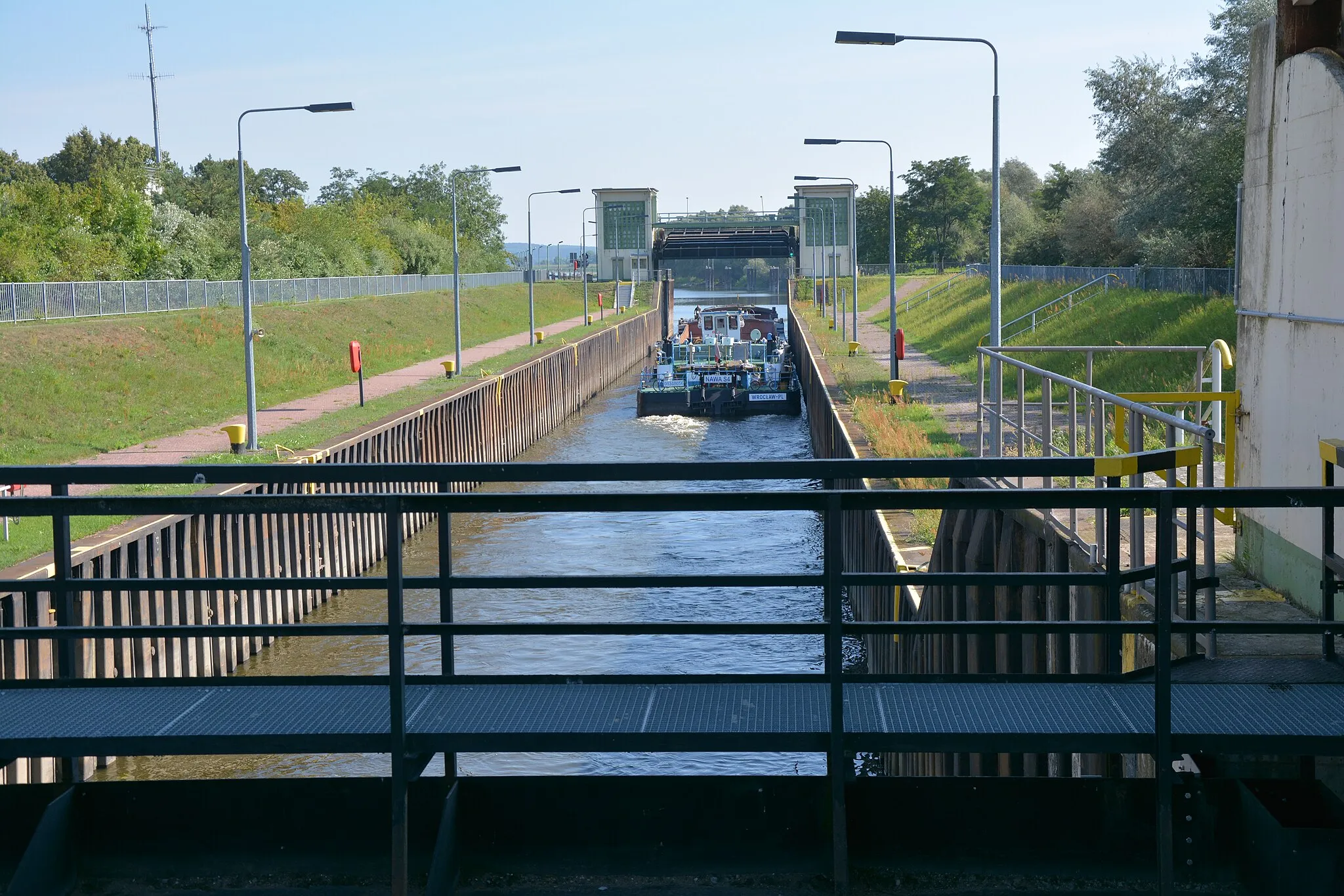 Photo showing: Ostschleuse in Hohensaaten zwischen der Oderhaltung der Havel-Oder-Wasserstraße und dem Hauptstrom der Oder