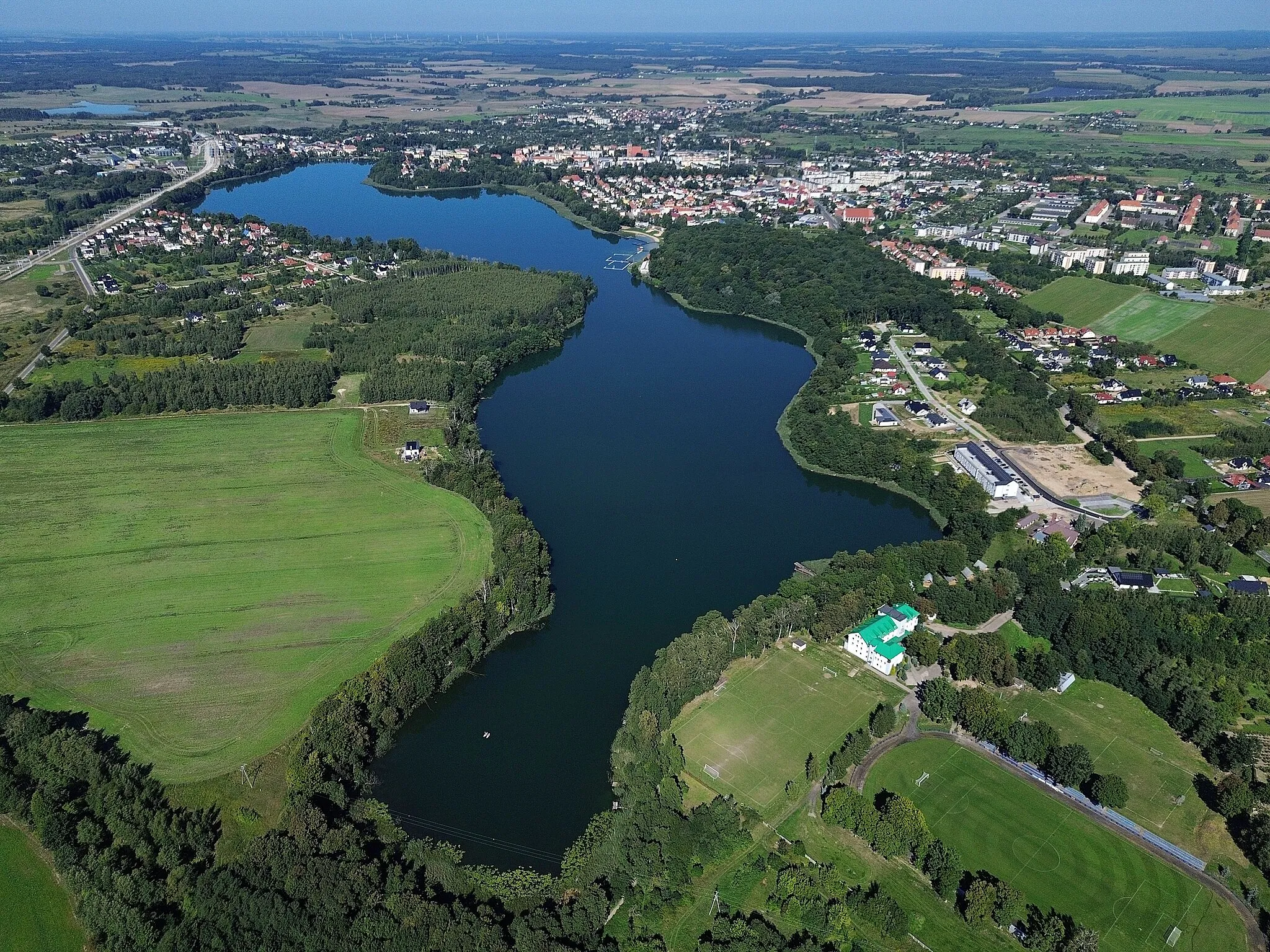 Photo showing: Jezioro Klukom i miasto Choszczno z lotu ptaka