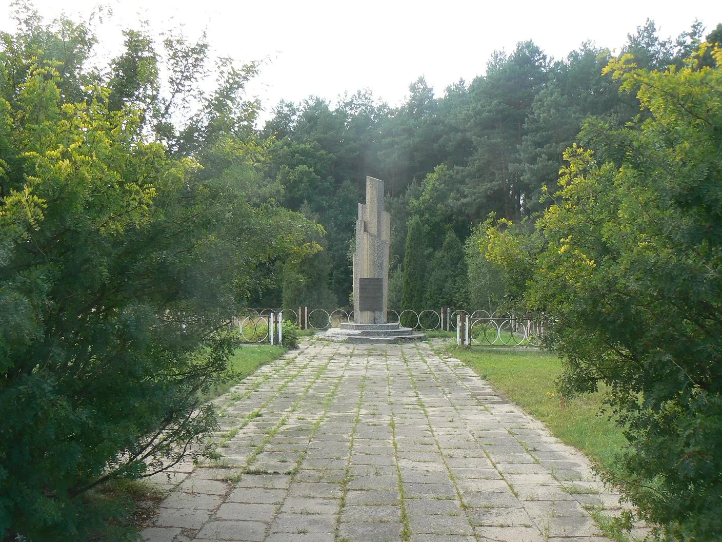 Photo showing: Pomnik rodziny Nazlazków w miejscowości Gliniak gmina Mińsk Mazowiecki