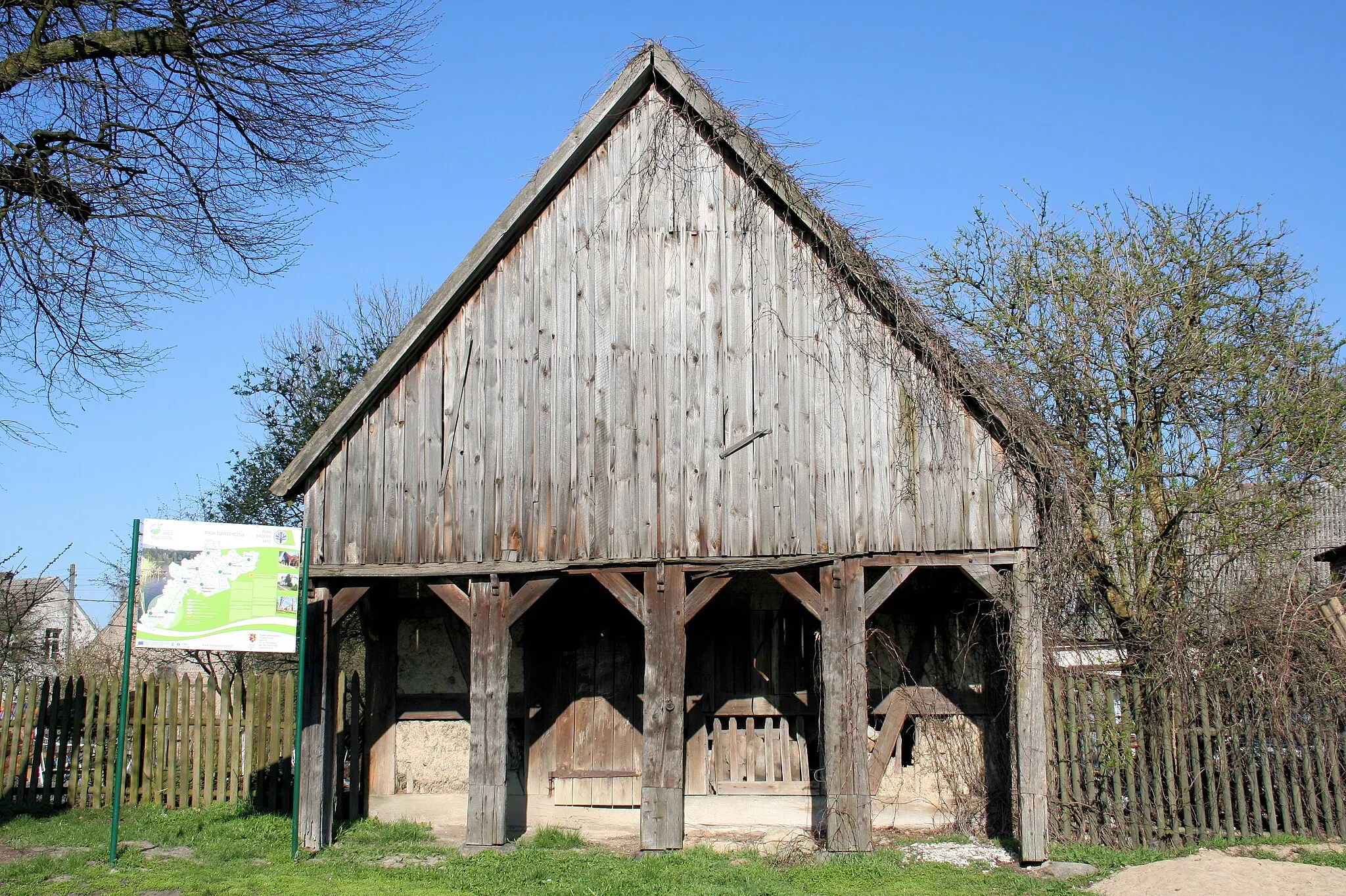 Photo showing: Wooden forge in Dolsk (West Pomerania, administrative district Dębno)