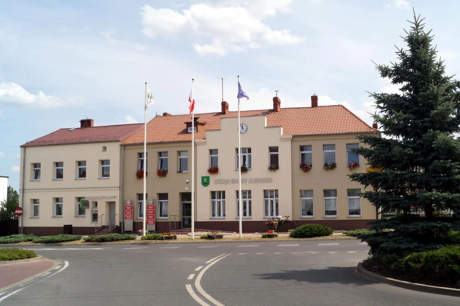 Photo showing: Urząd Gminy w Kłodawie