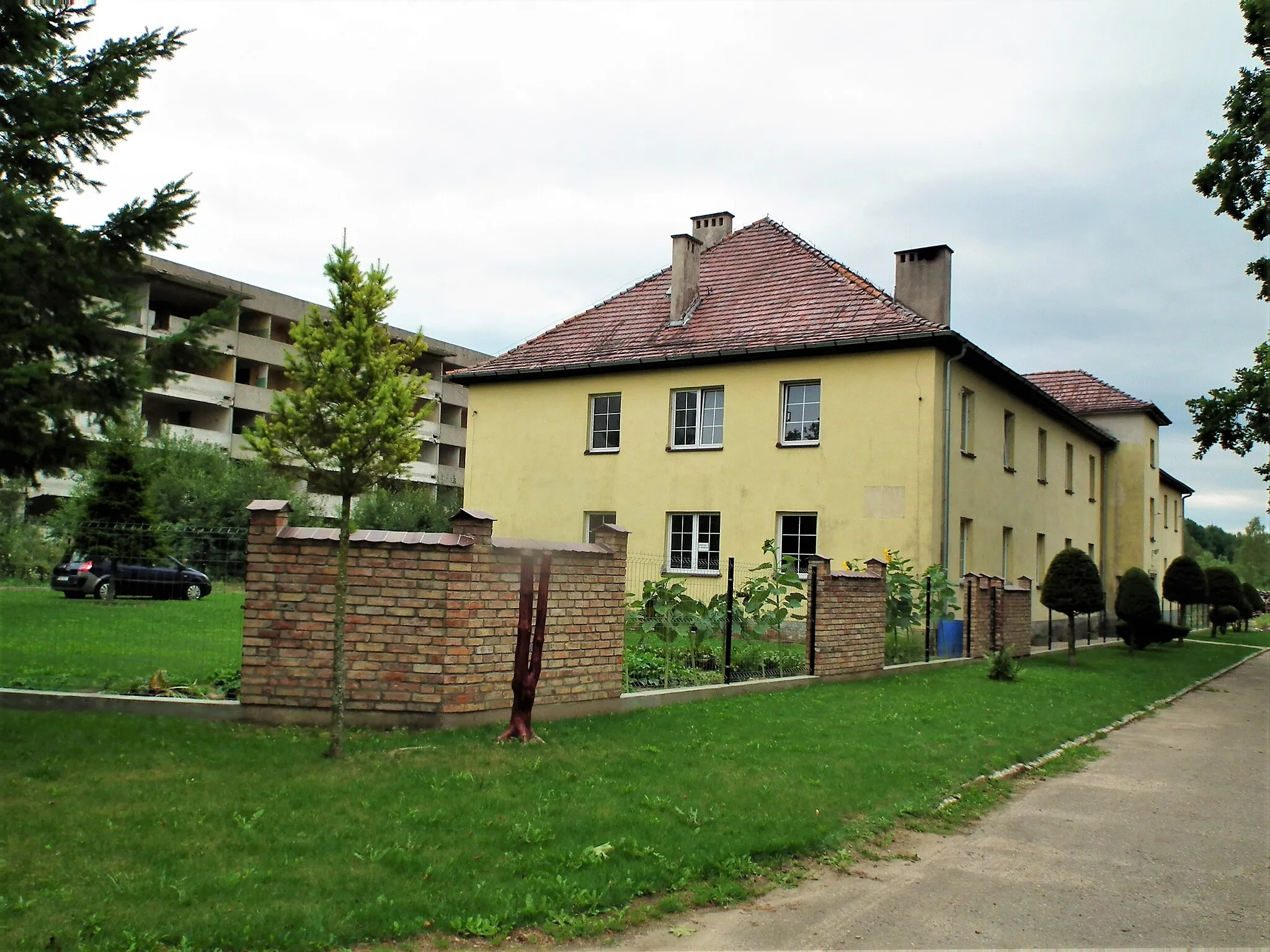 Photo showing: Zabudowania wsi Kłomino koło Bornego Sulinowa.