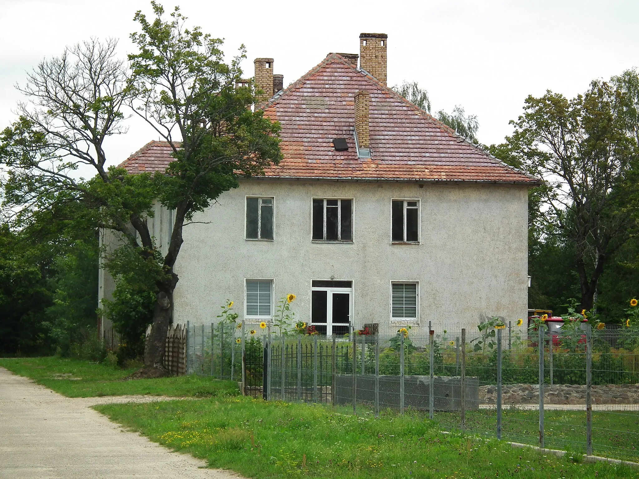 Photo showing: Zabudowania wsi Kłomino koło Bornego Sulinowa.