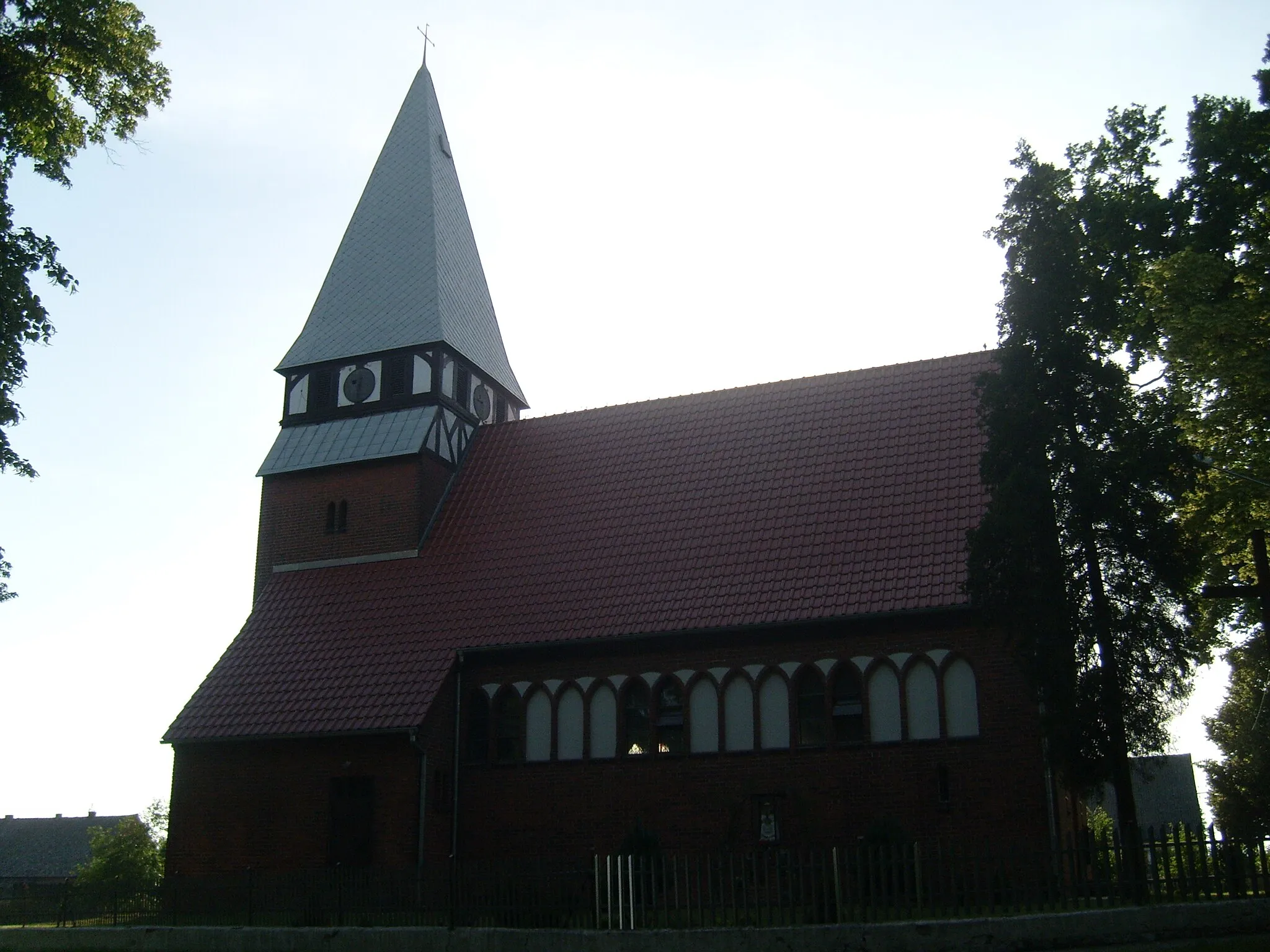 Photo showing: Church of Saints Peter and Paul in Nowa Wieś, Poland.